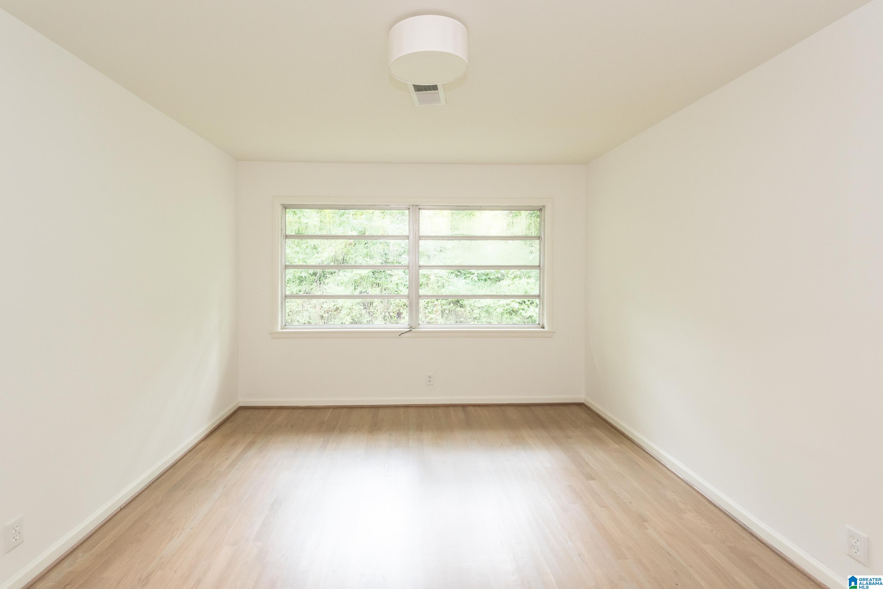 1712 RIDGEWOOD PLACE