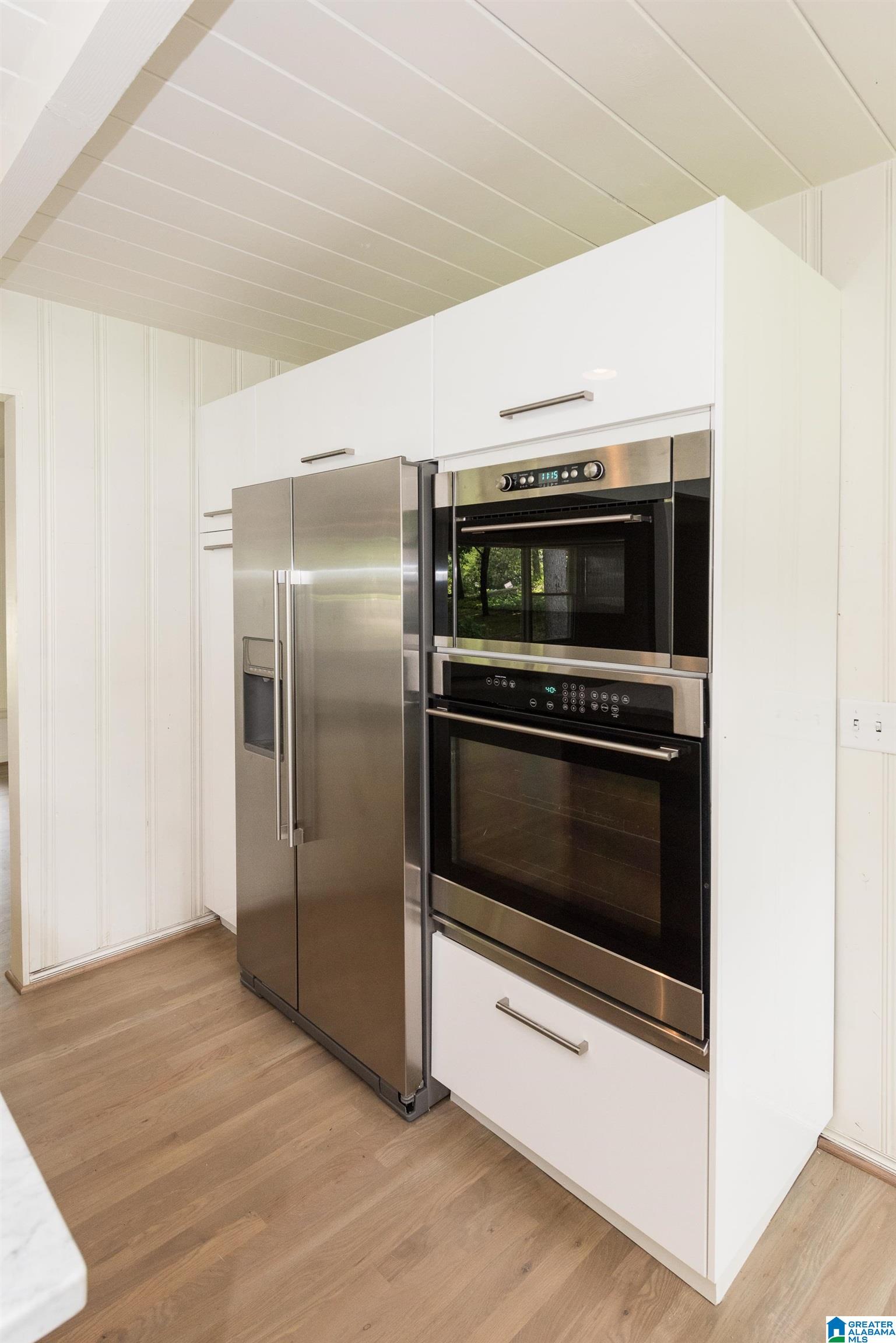 1712 RIDGEWOOD PLACE