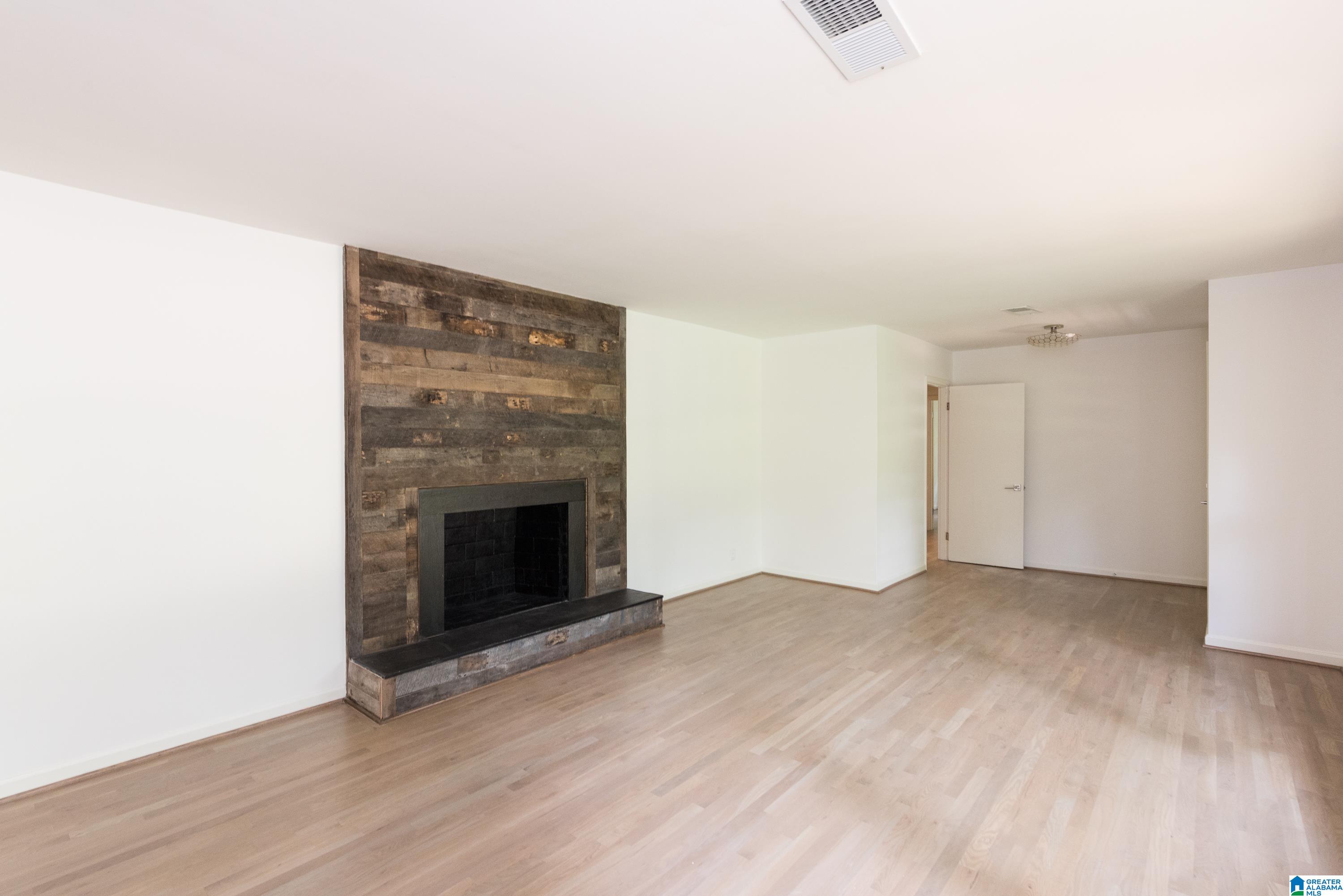 1712 RIDGEWOOD PLACE