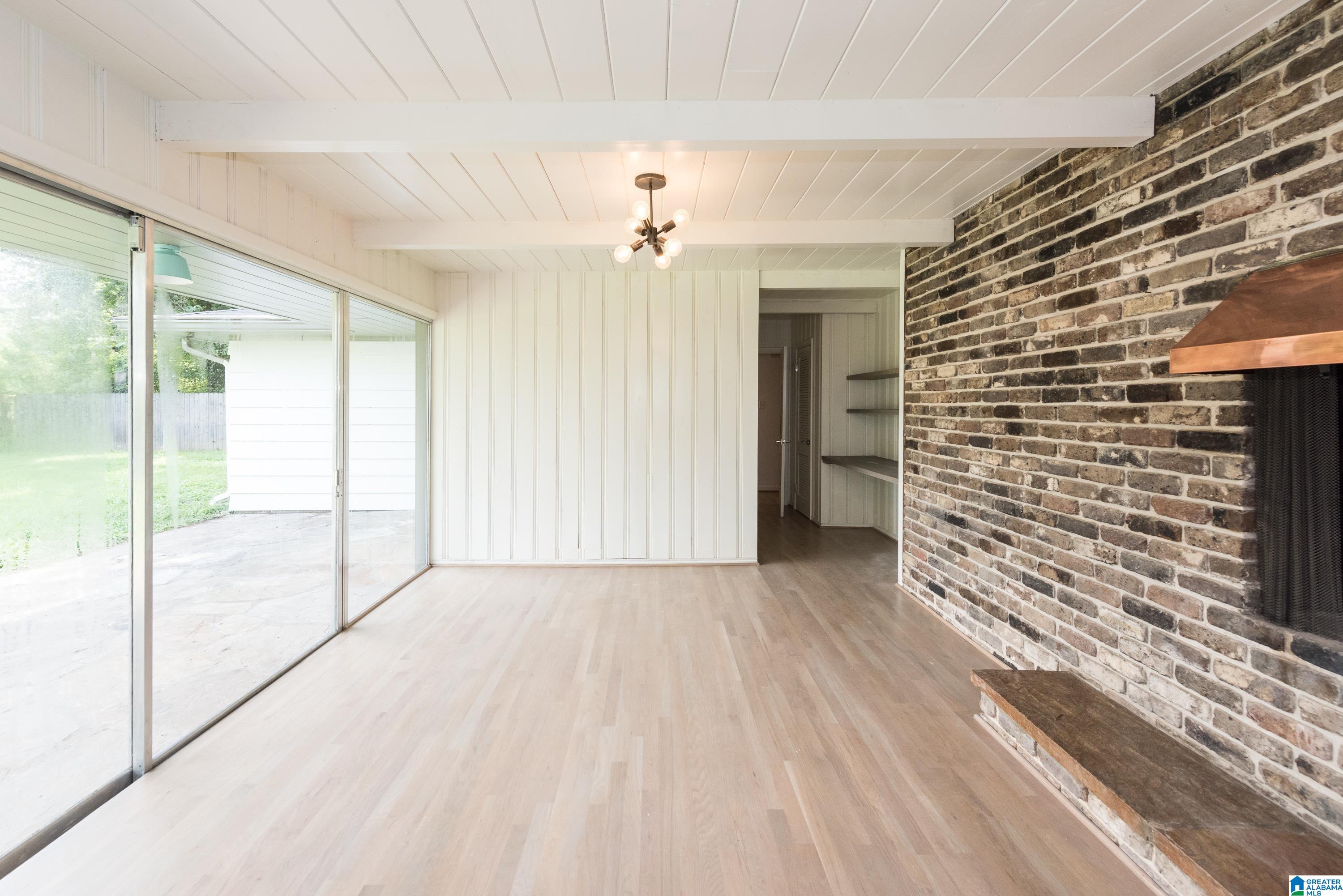 1712 RIDGEWOOD PLACE