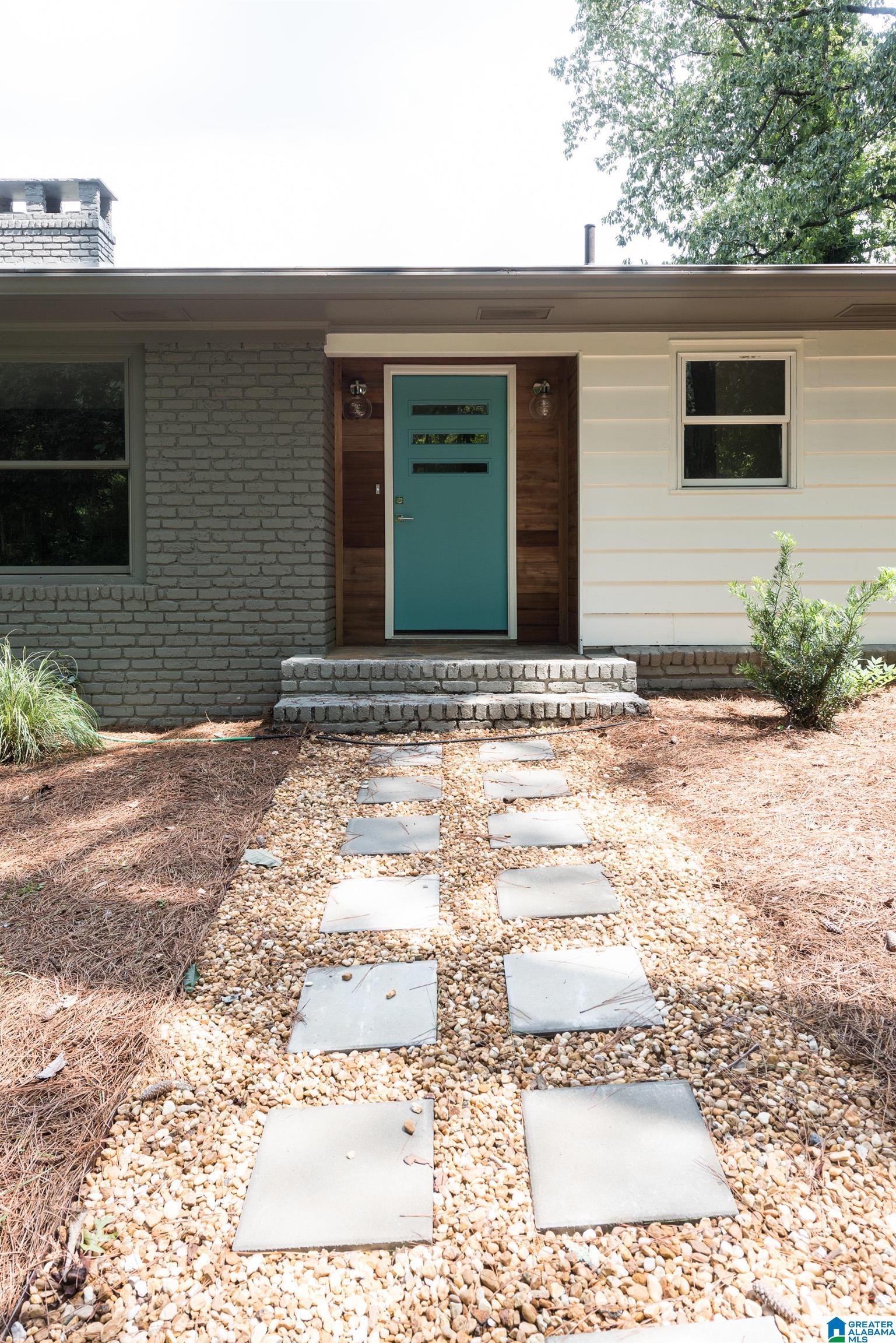 1712 RIDGEWOOD PLACE