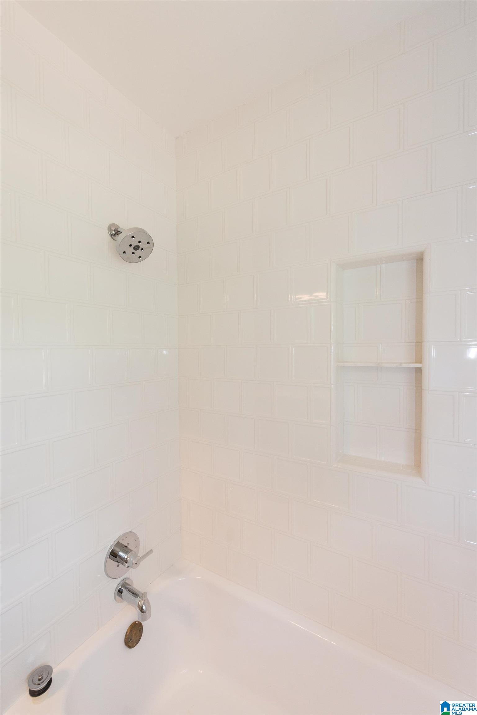 1712 RIDGEWOOD PLACE