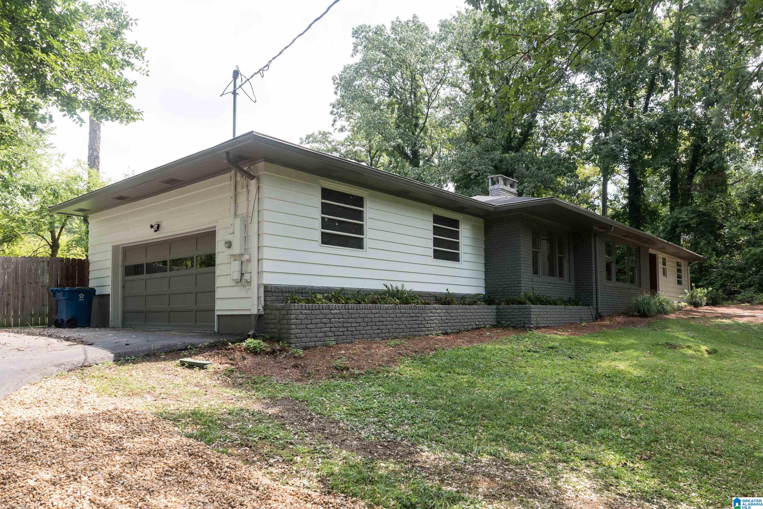 1712 RIDGEWOOD PLACE