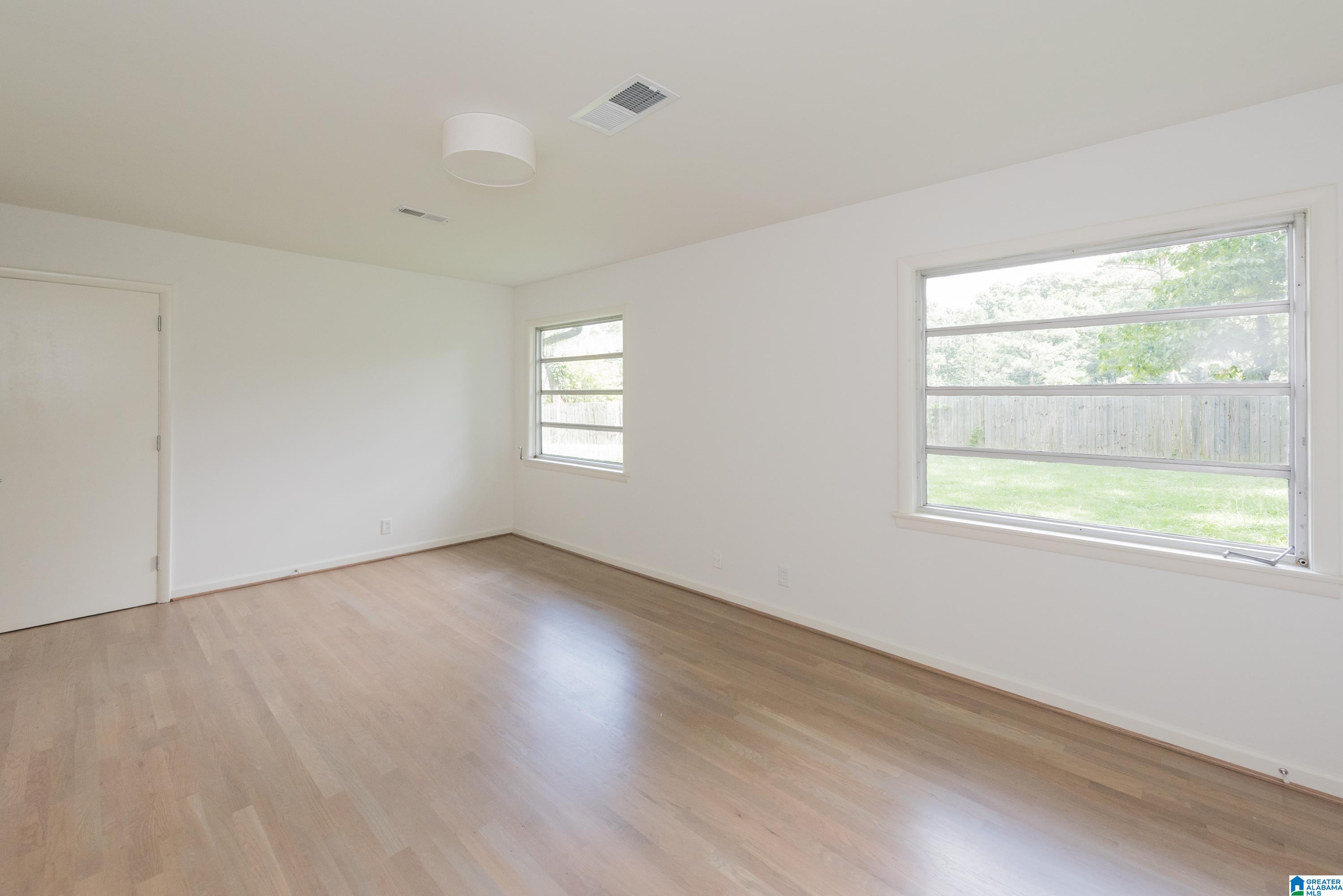 1712 RIDGEWOOD PLACE