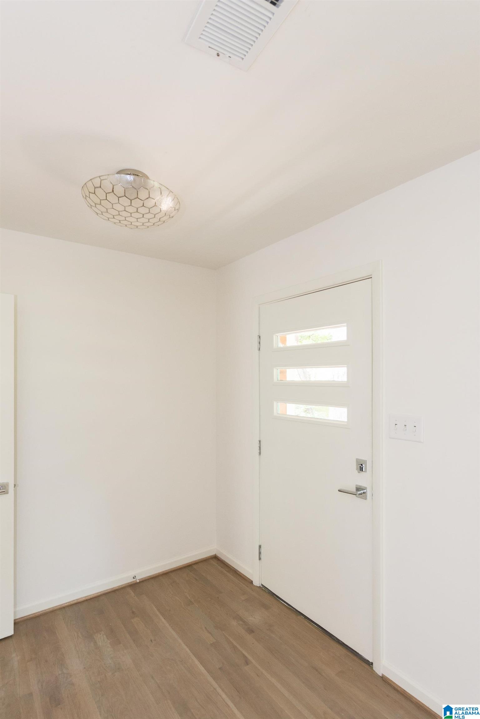 1712 RIDGEWOOD PLACE