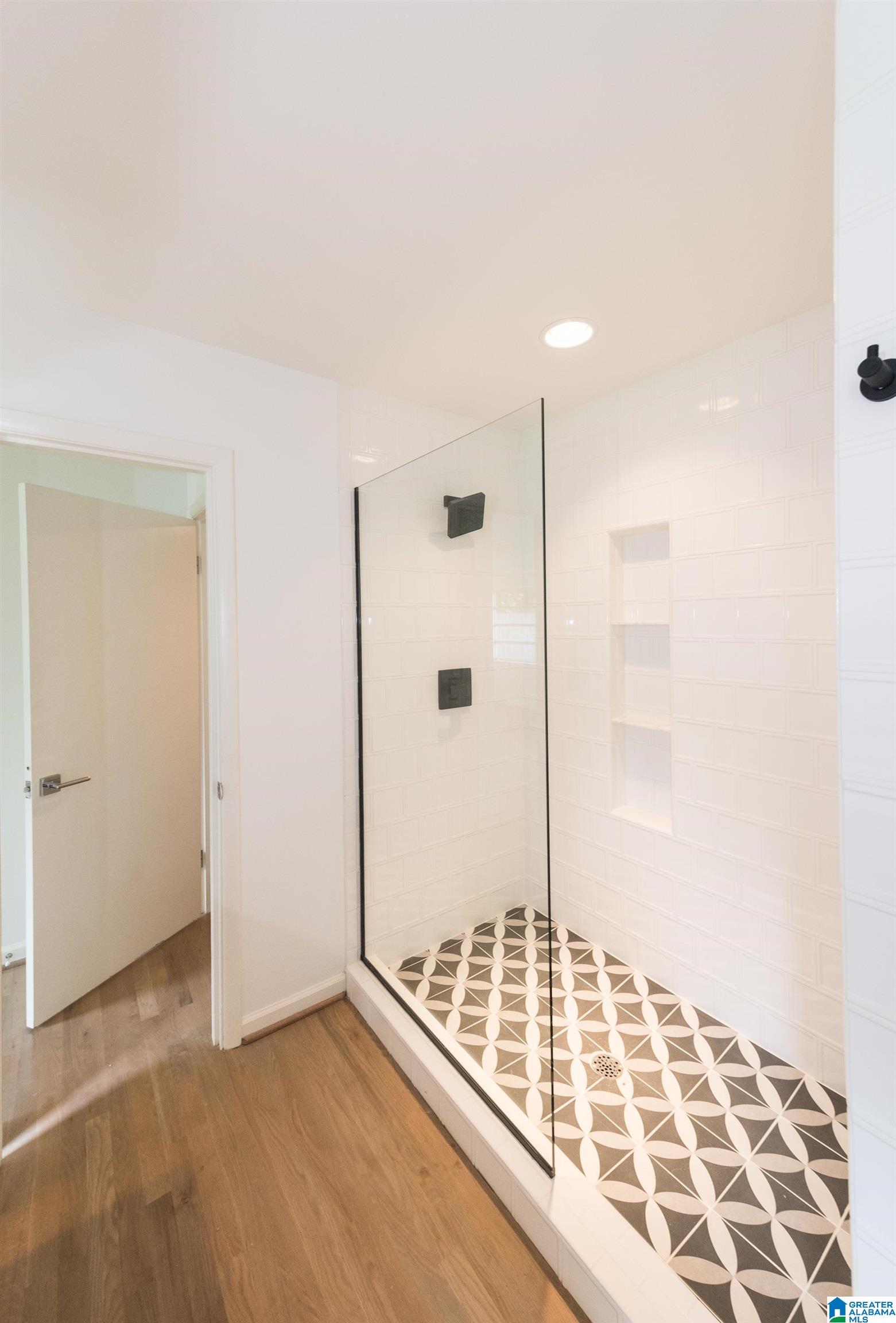 1712 RIDGEWOOD PLACE