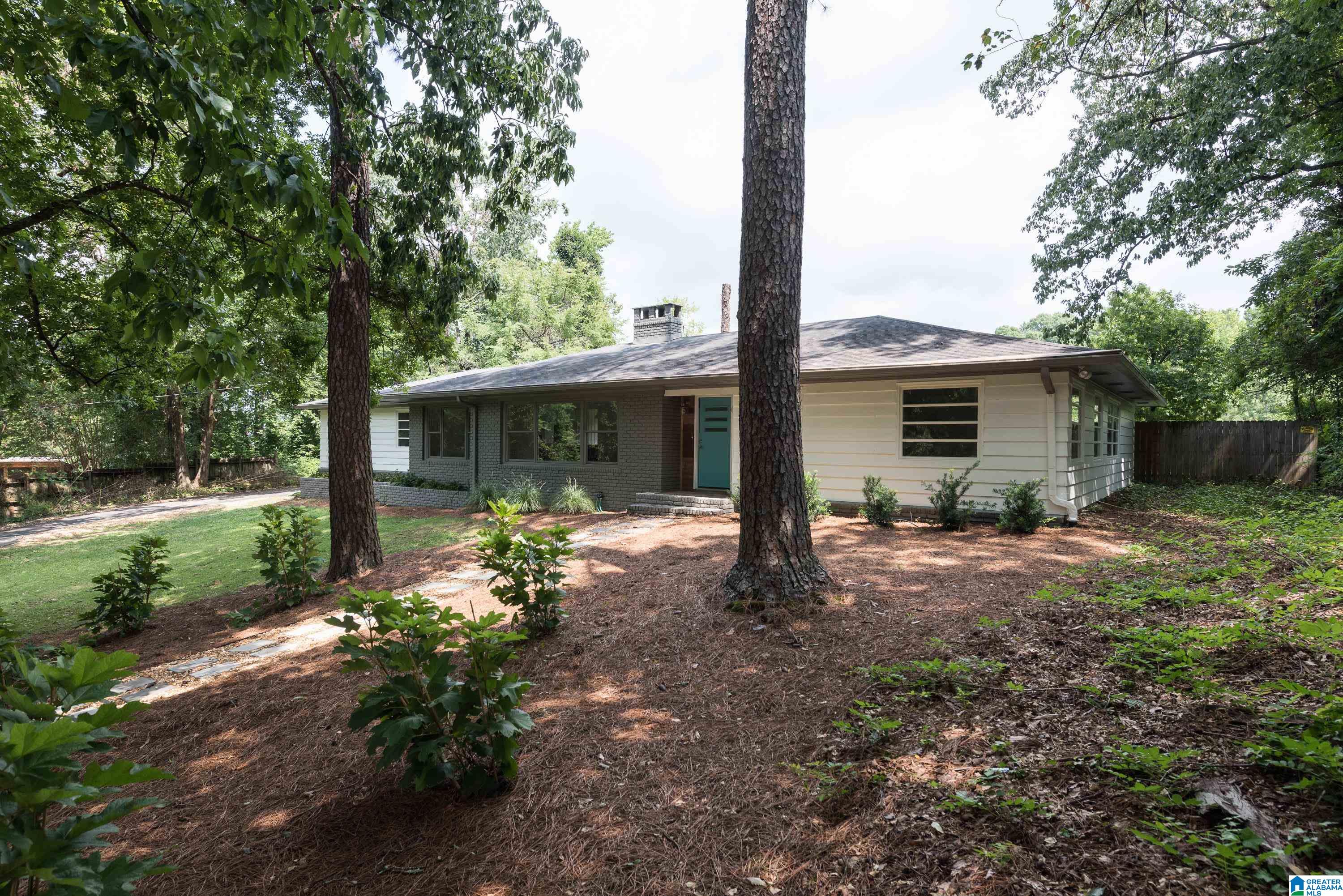 1712 RIDGEWOOD PLACE