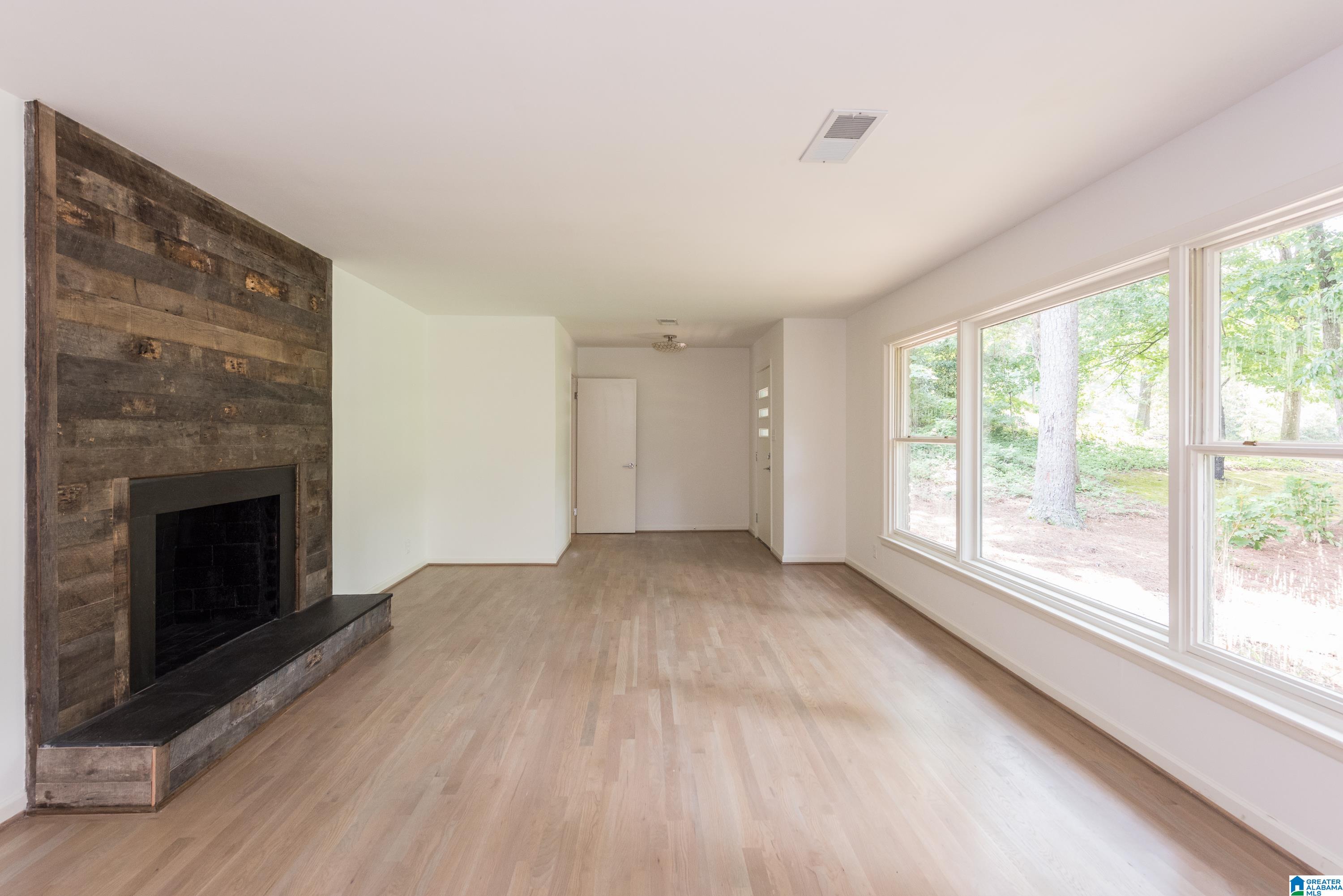 1712 RIDGEWOOD PLACE