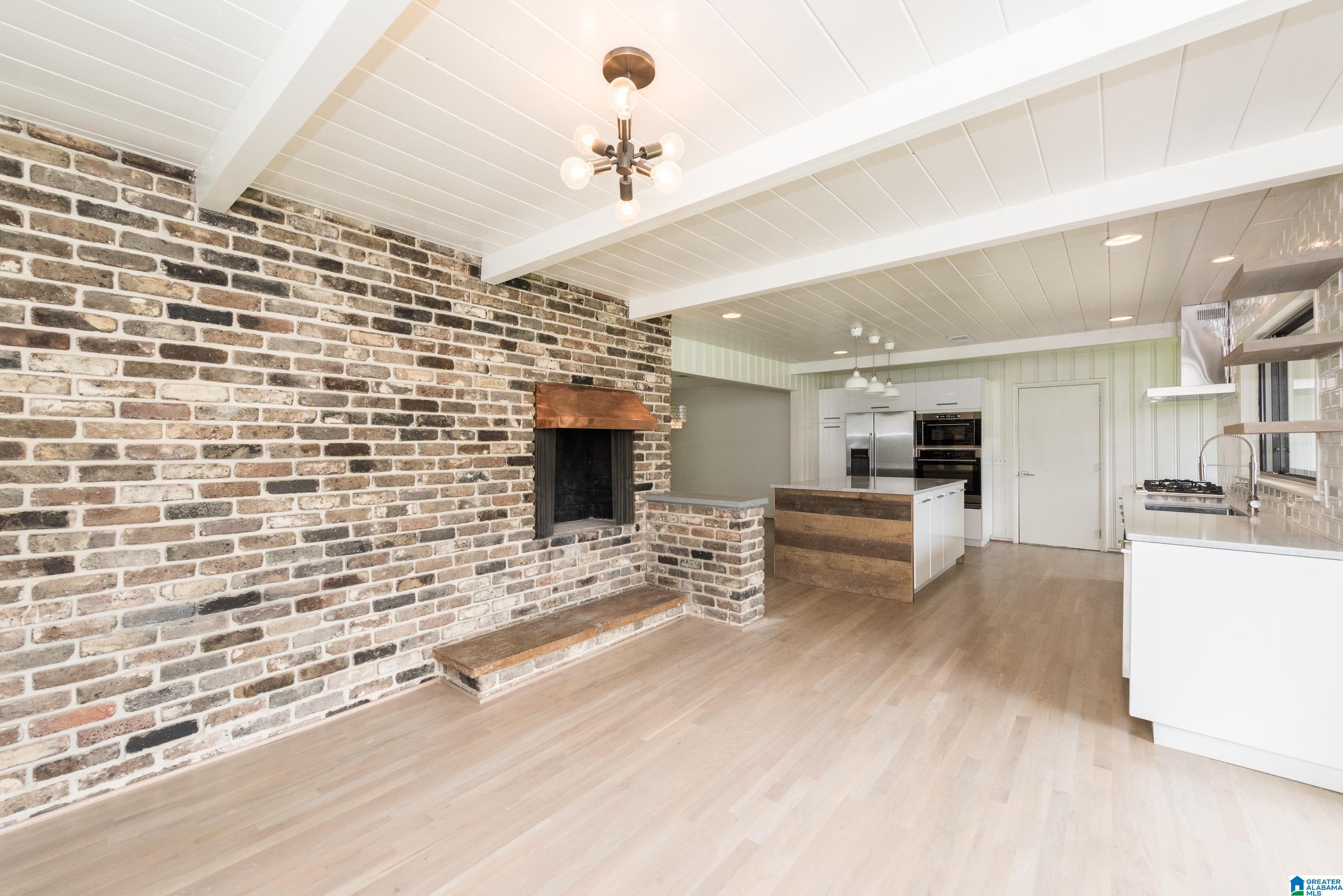 1712 RIDGEWOOD PLACE