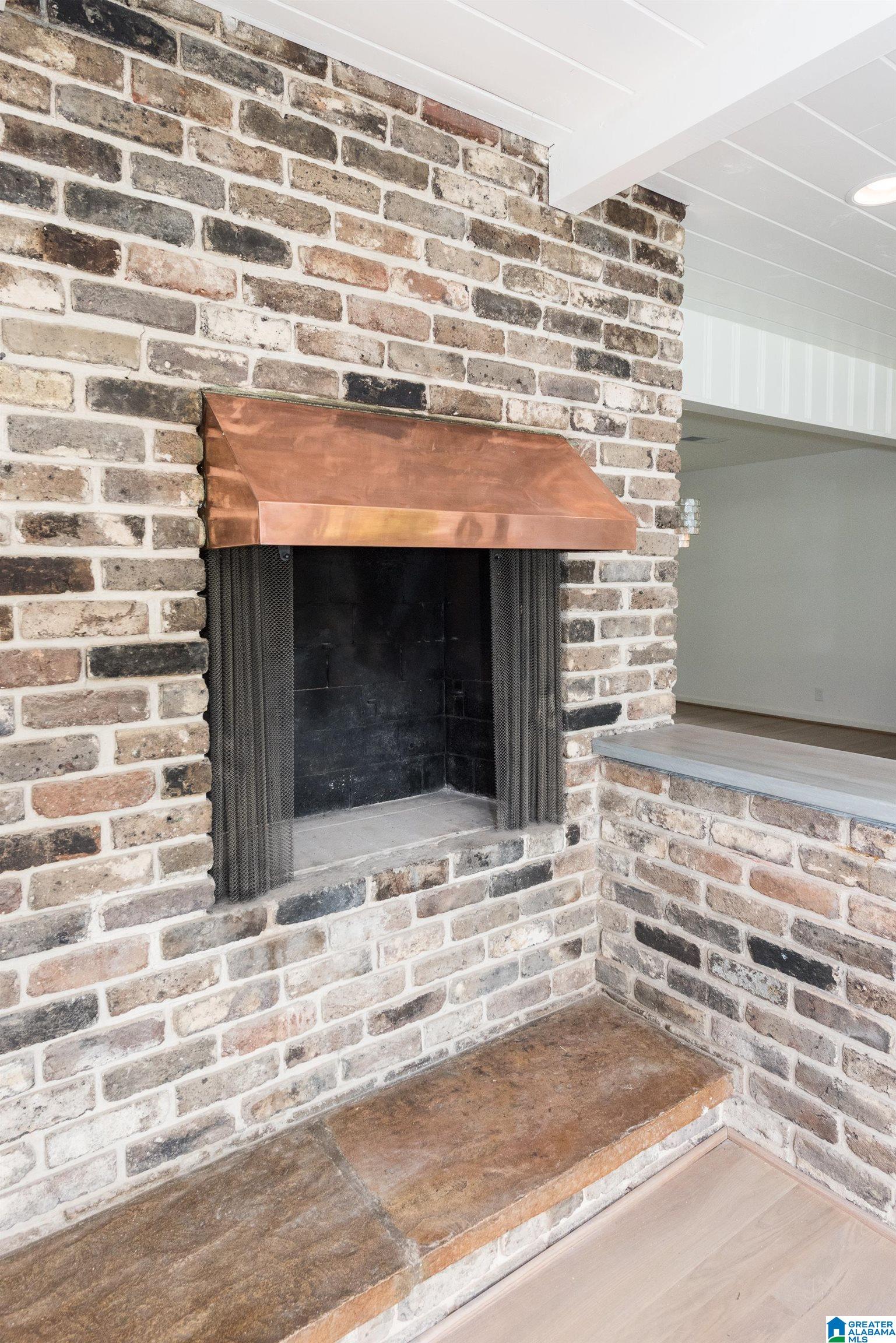 1712 RIDGEWOOD PLACE