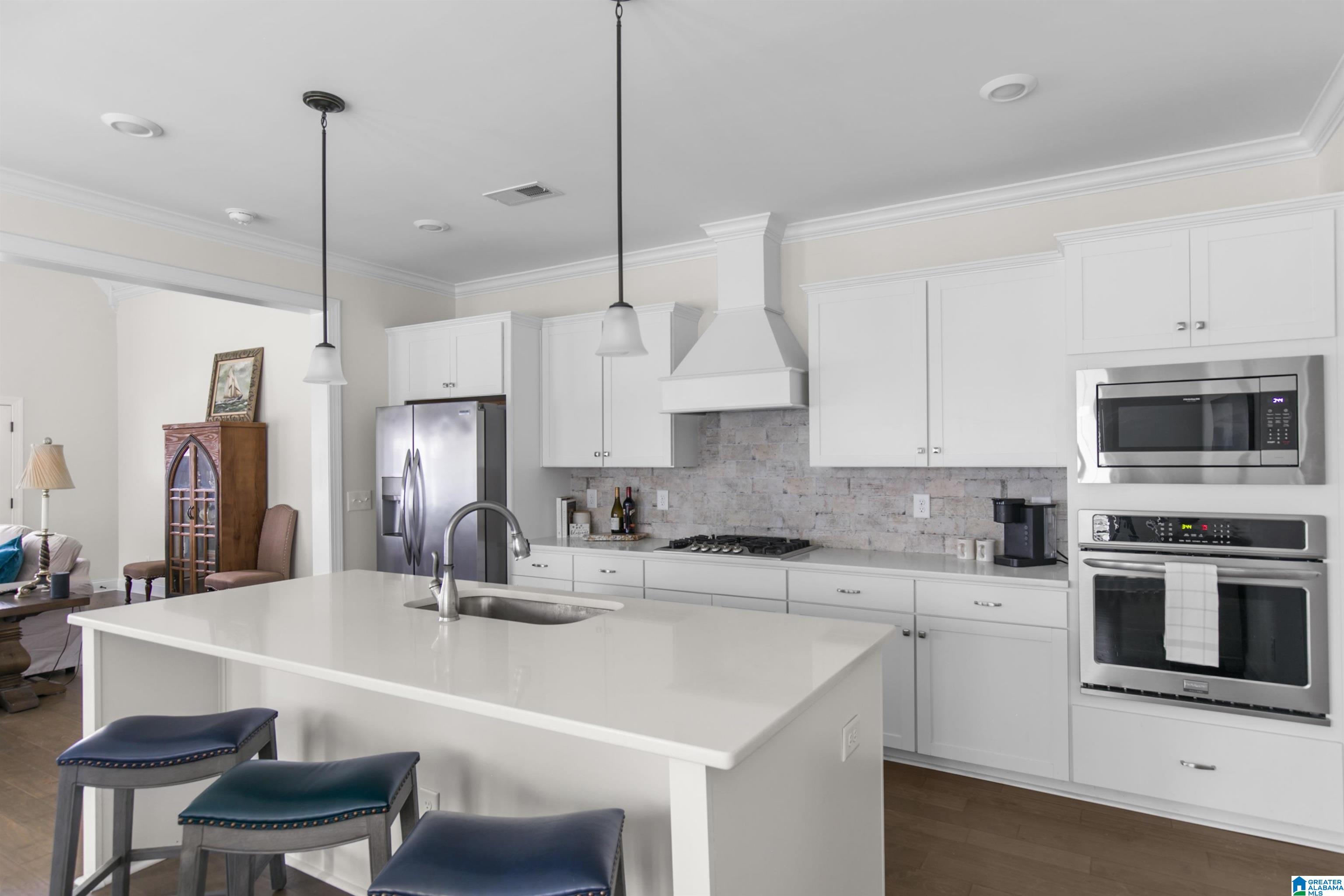 411 GRIFFIN PARK LANE