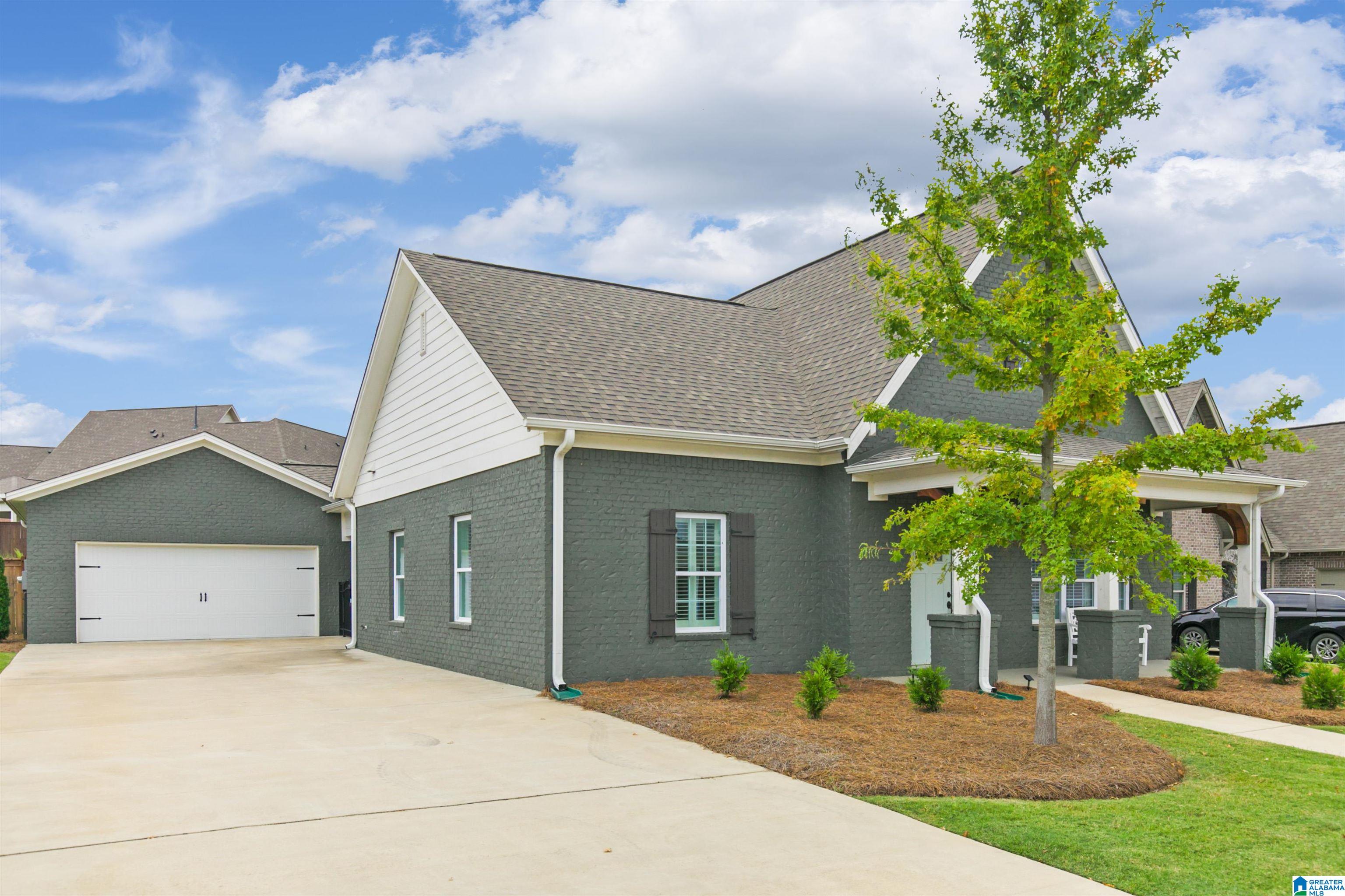 411 GRIFFIN PARK LANE