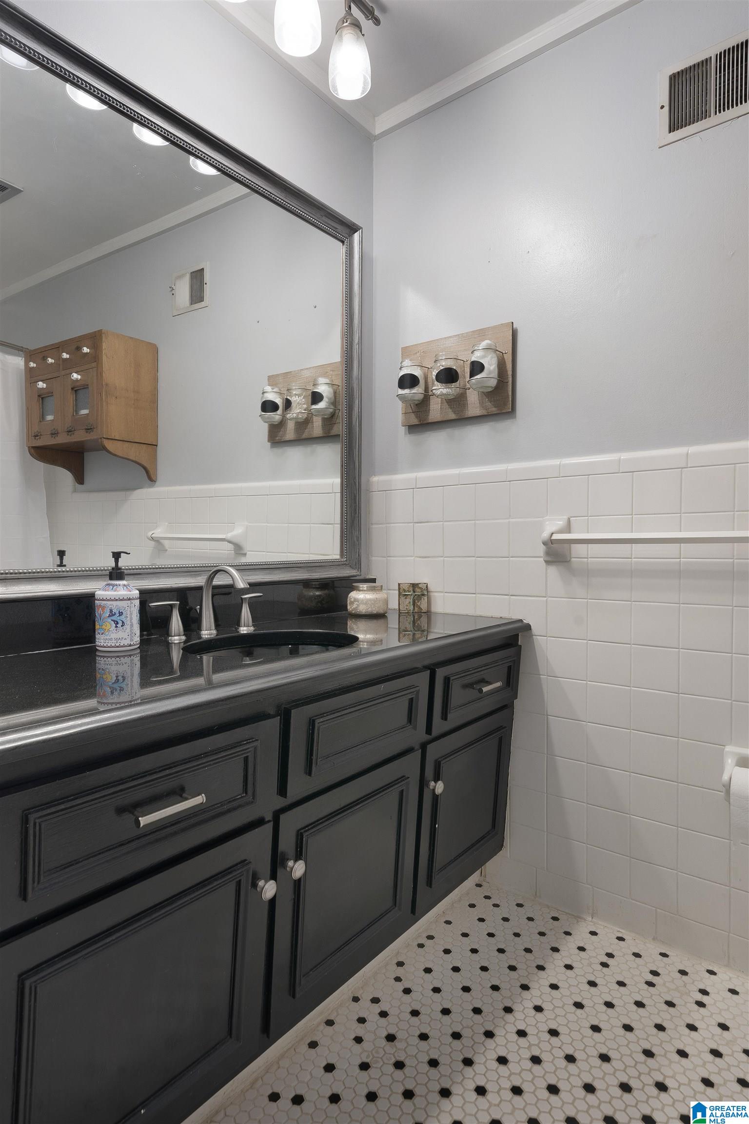 2533 ALTADENA FOREST CIRCLE