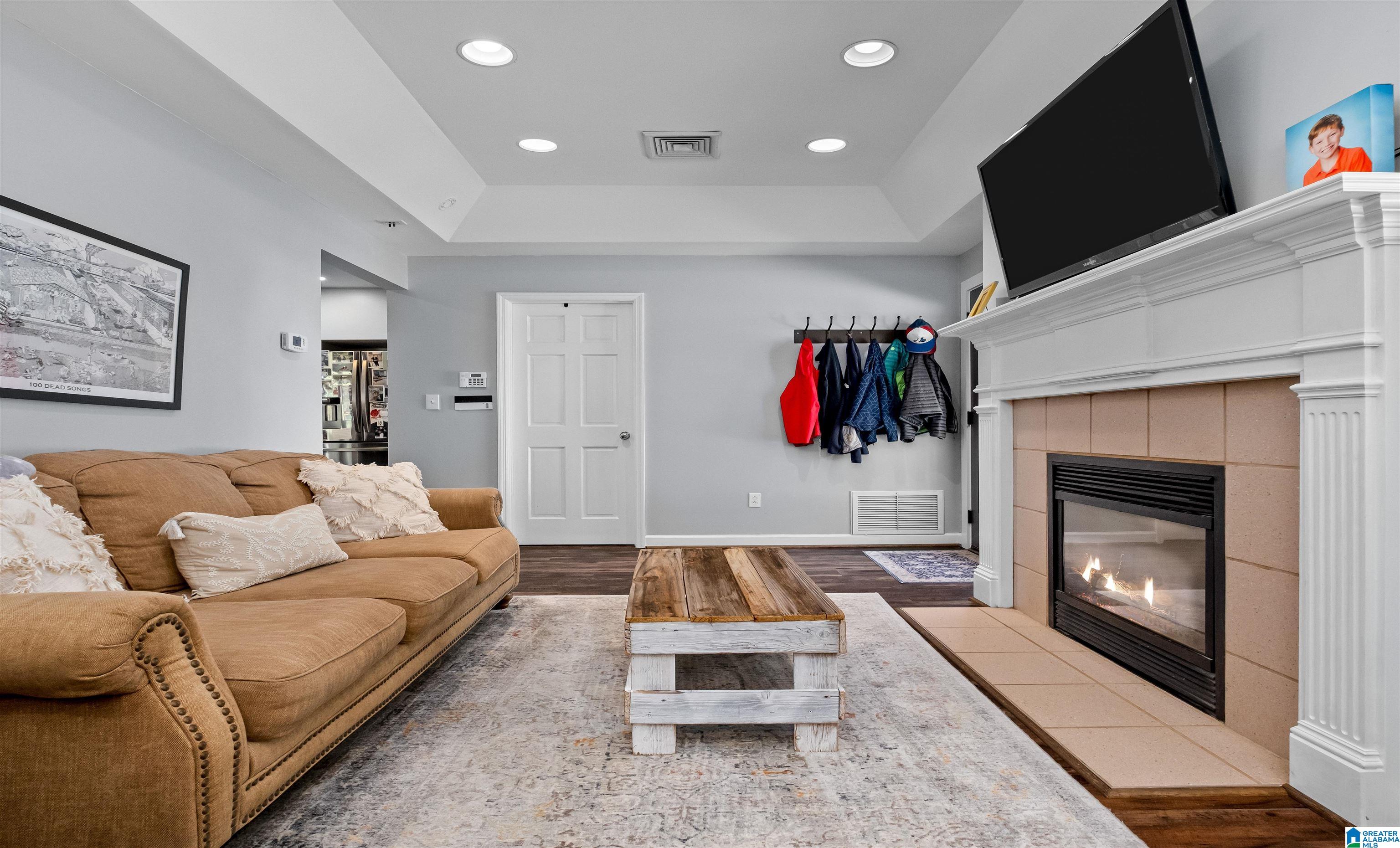 1517 LINDA VISTA DRIVE