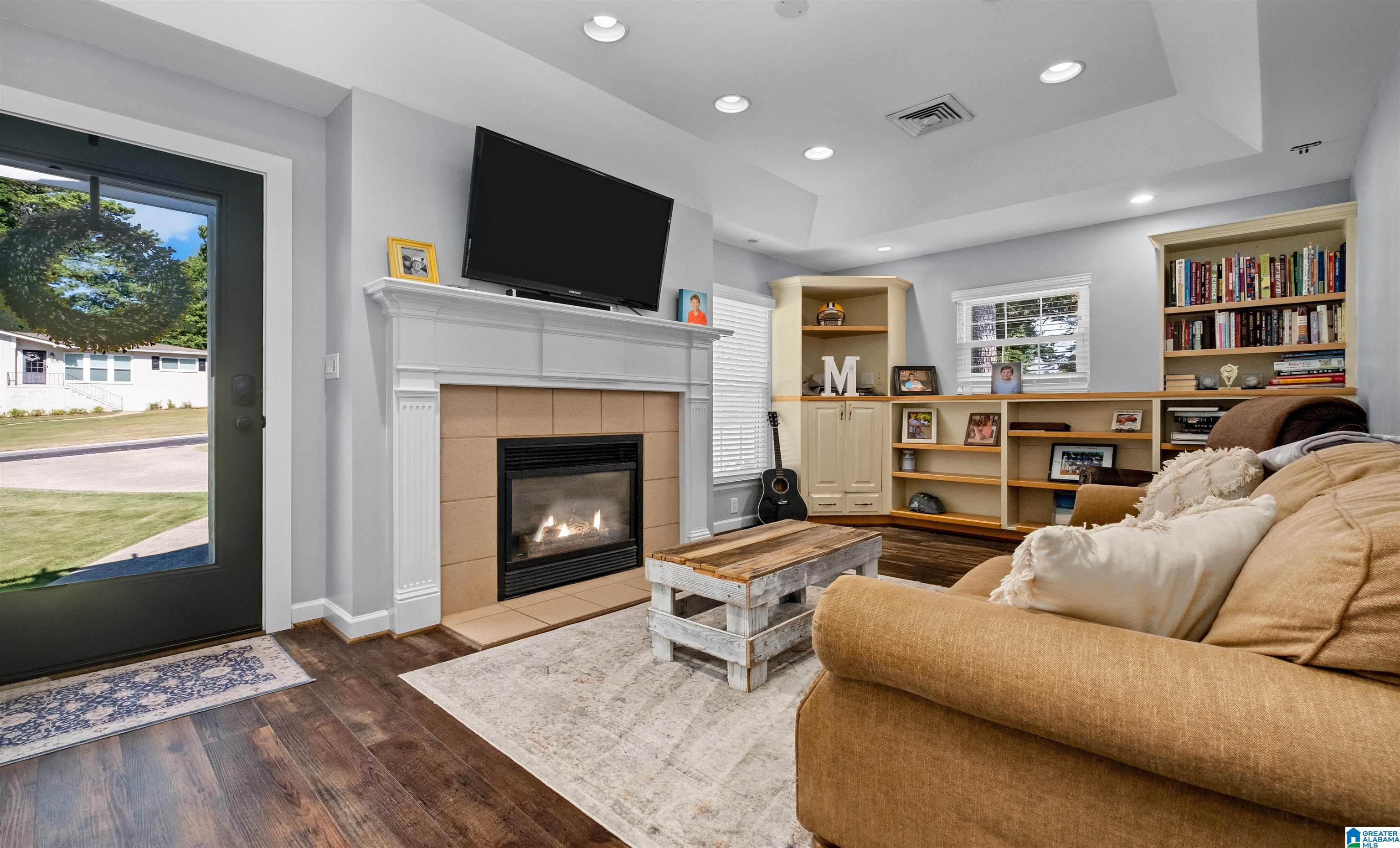 1517 LINDA VISTA DRIVE