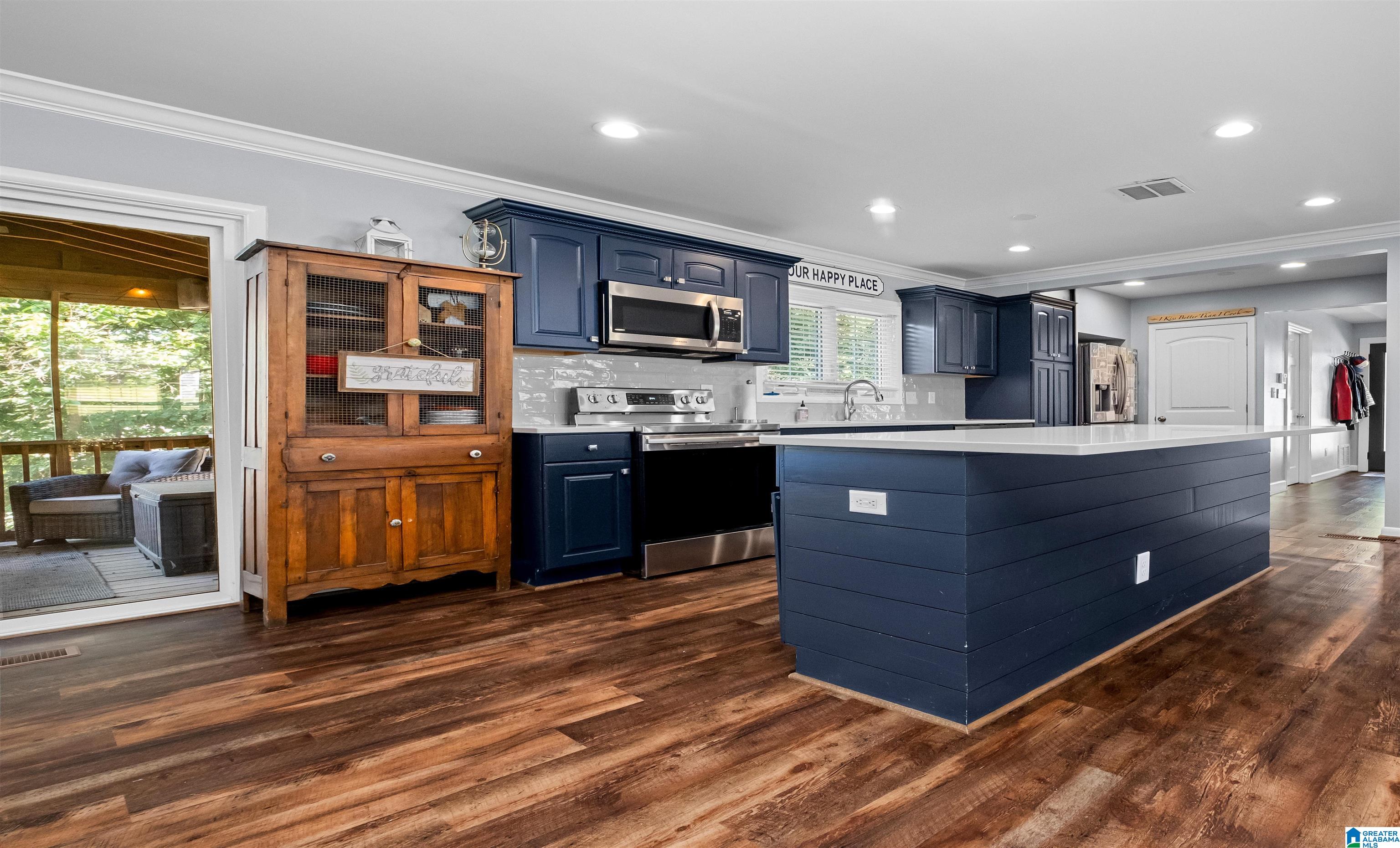 1517 LINDA VISTA DRIVE