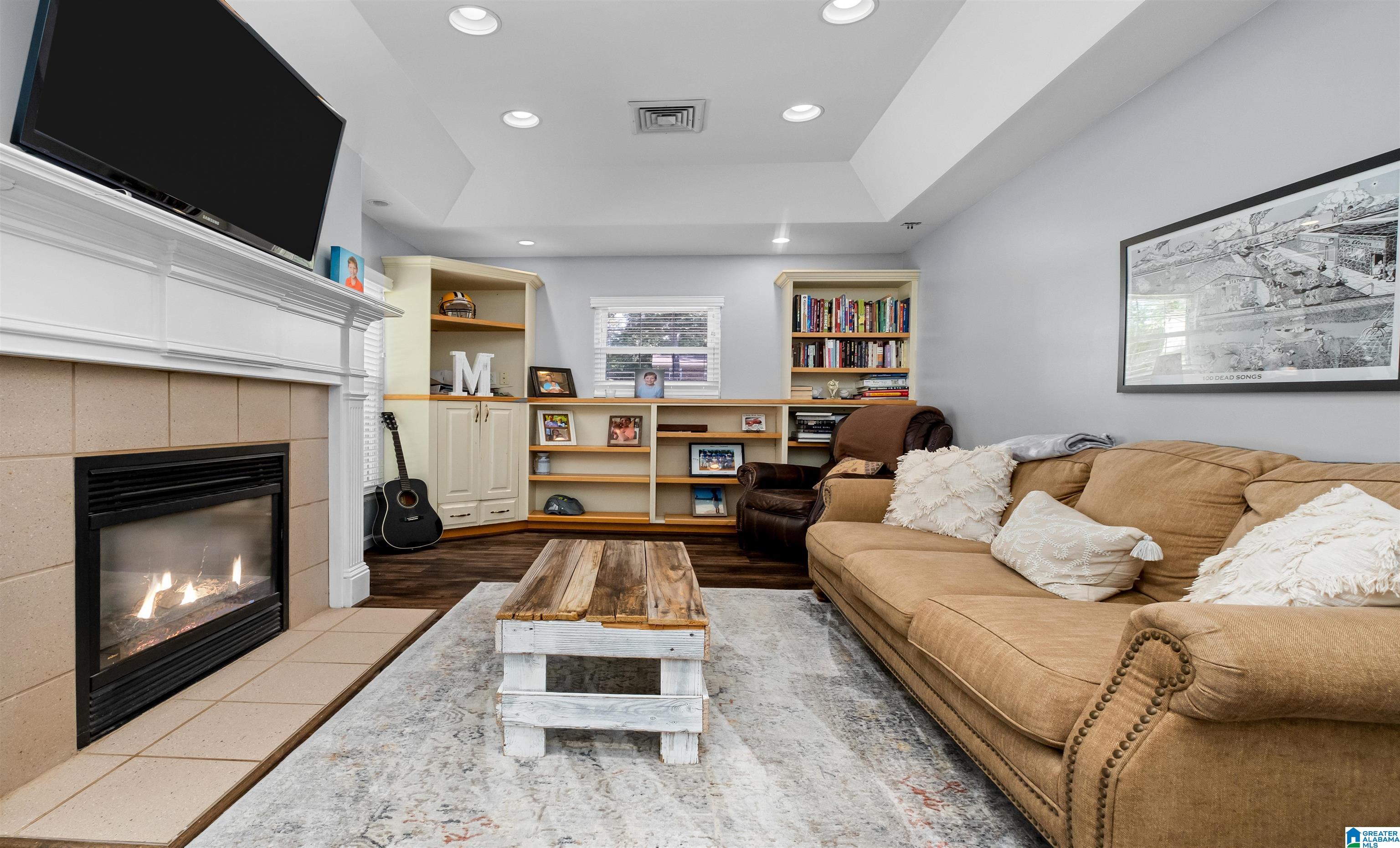 1517 LINDA VISTA DRIVE