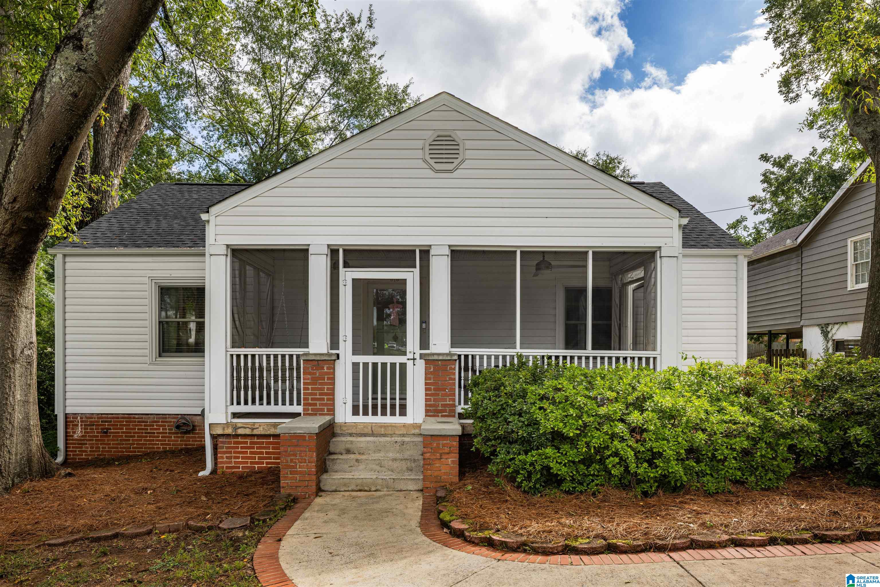 813 COLUMBIANA ROAD