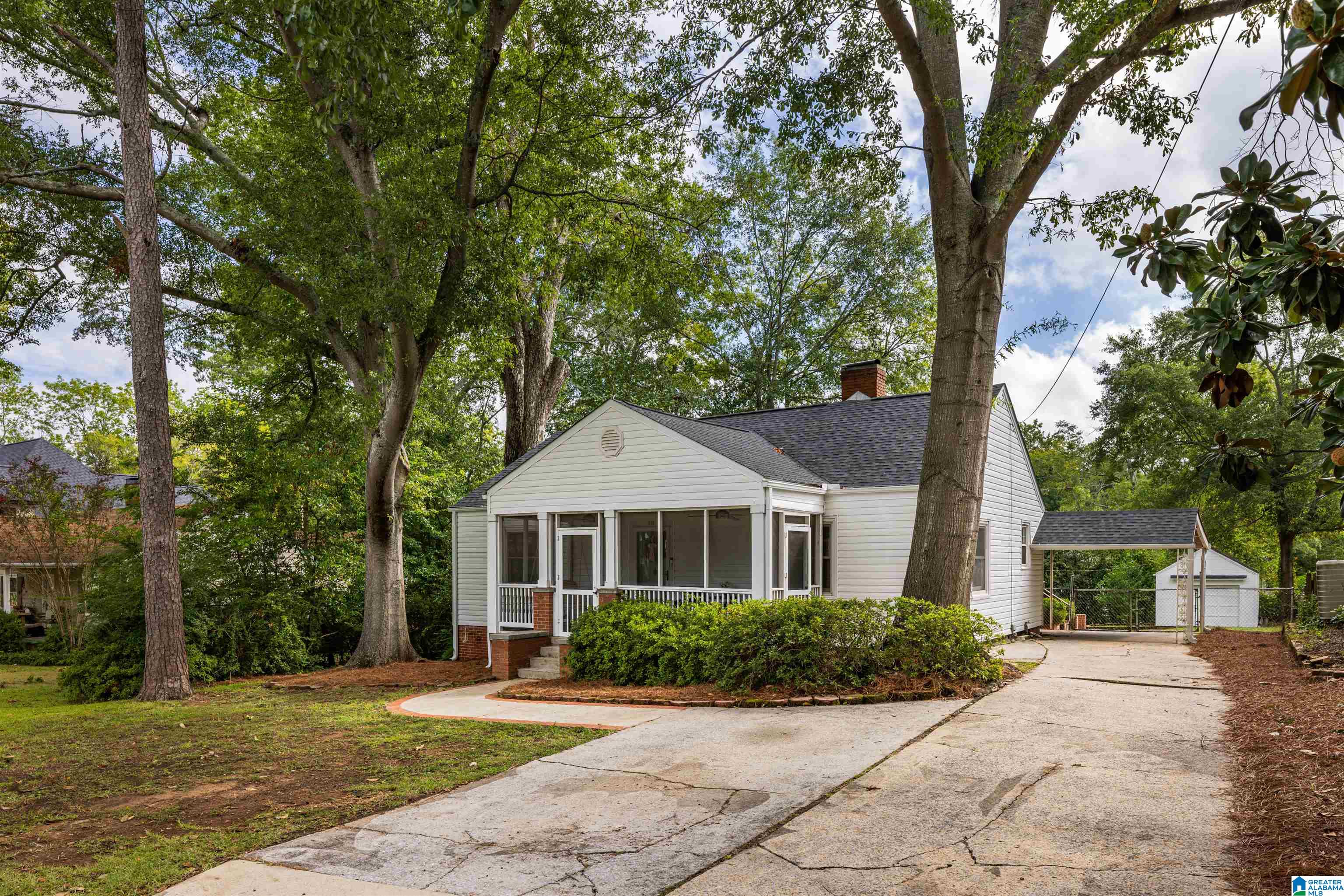 813 COLUMBIANA ROAD