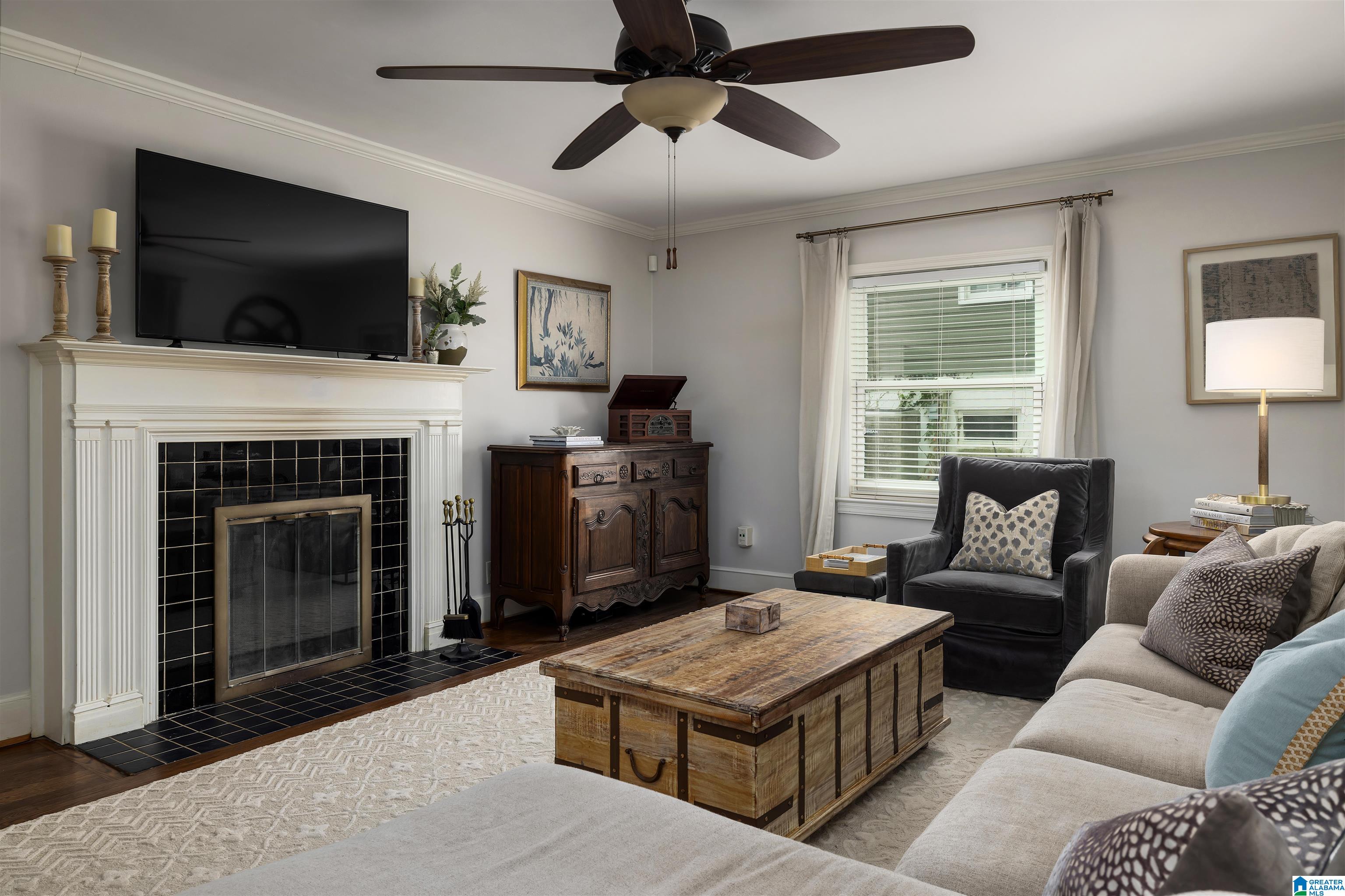 813 COLUMBIANA ROAD