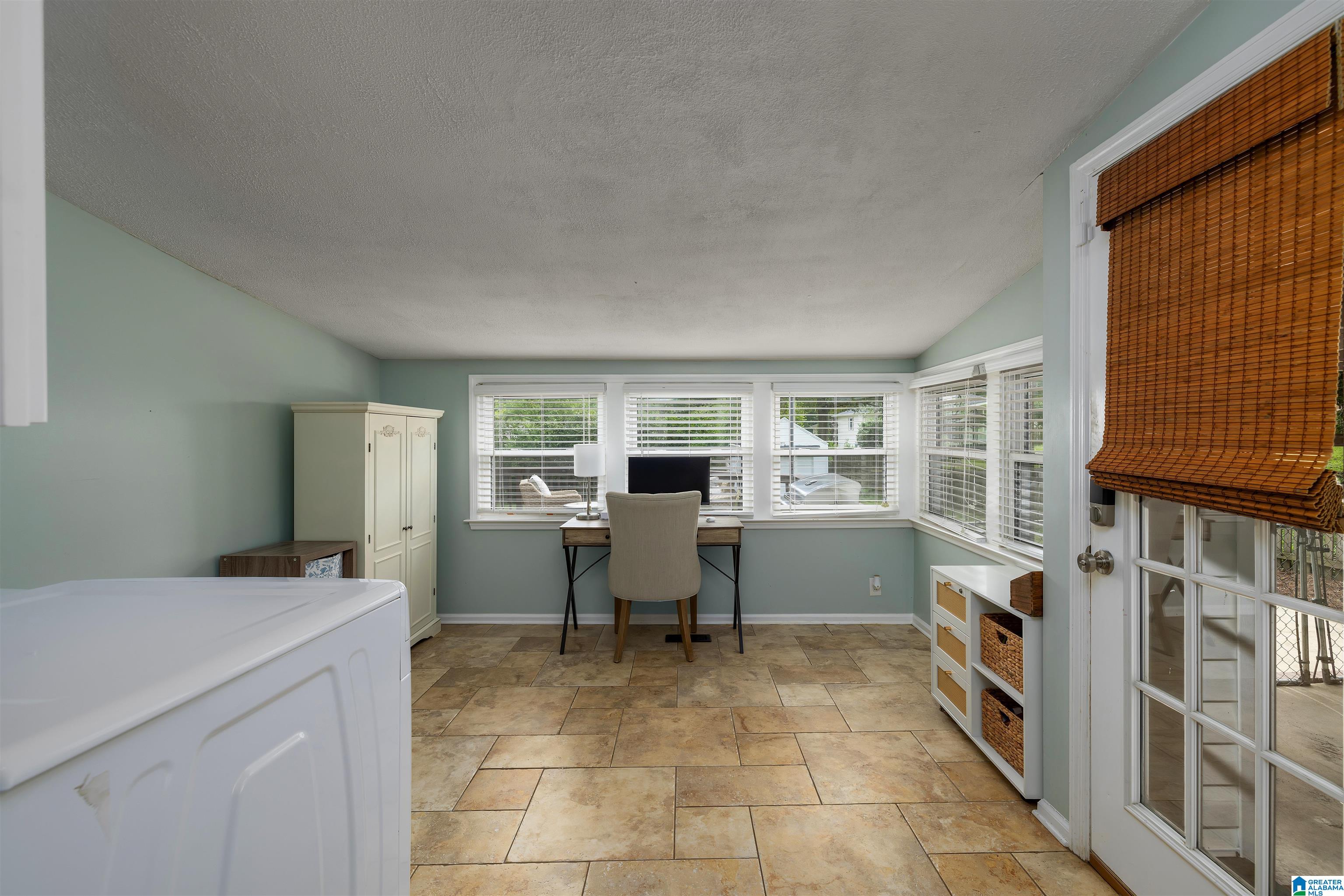813 COLUMBIANA ROAD
