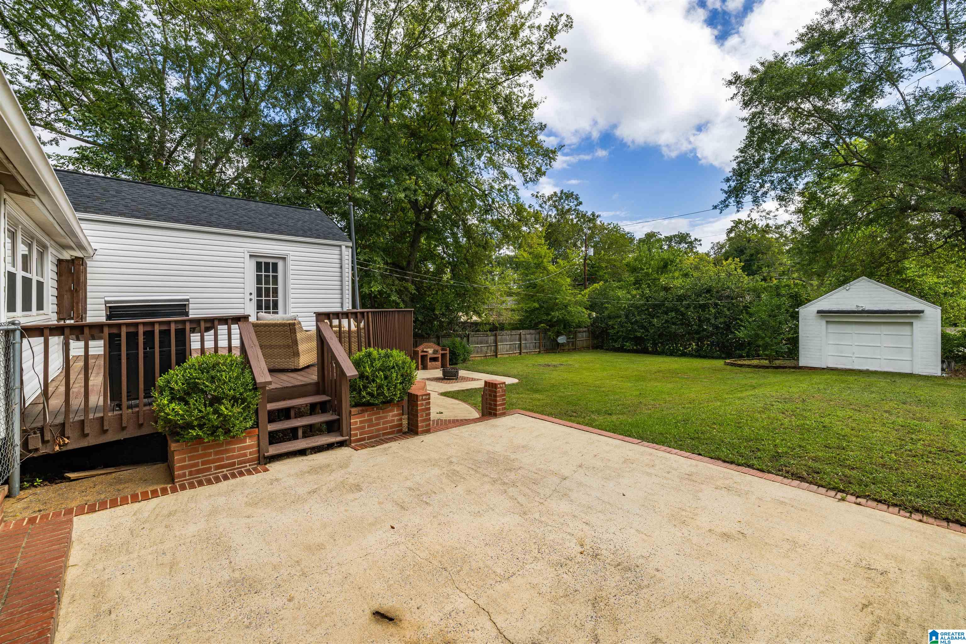 813 COLUMBIANA ROAD