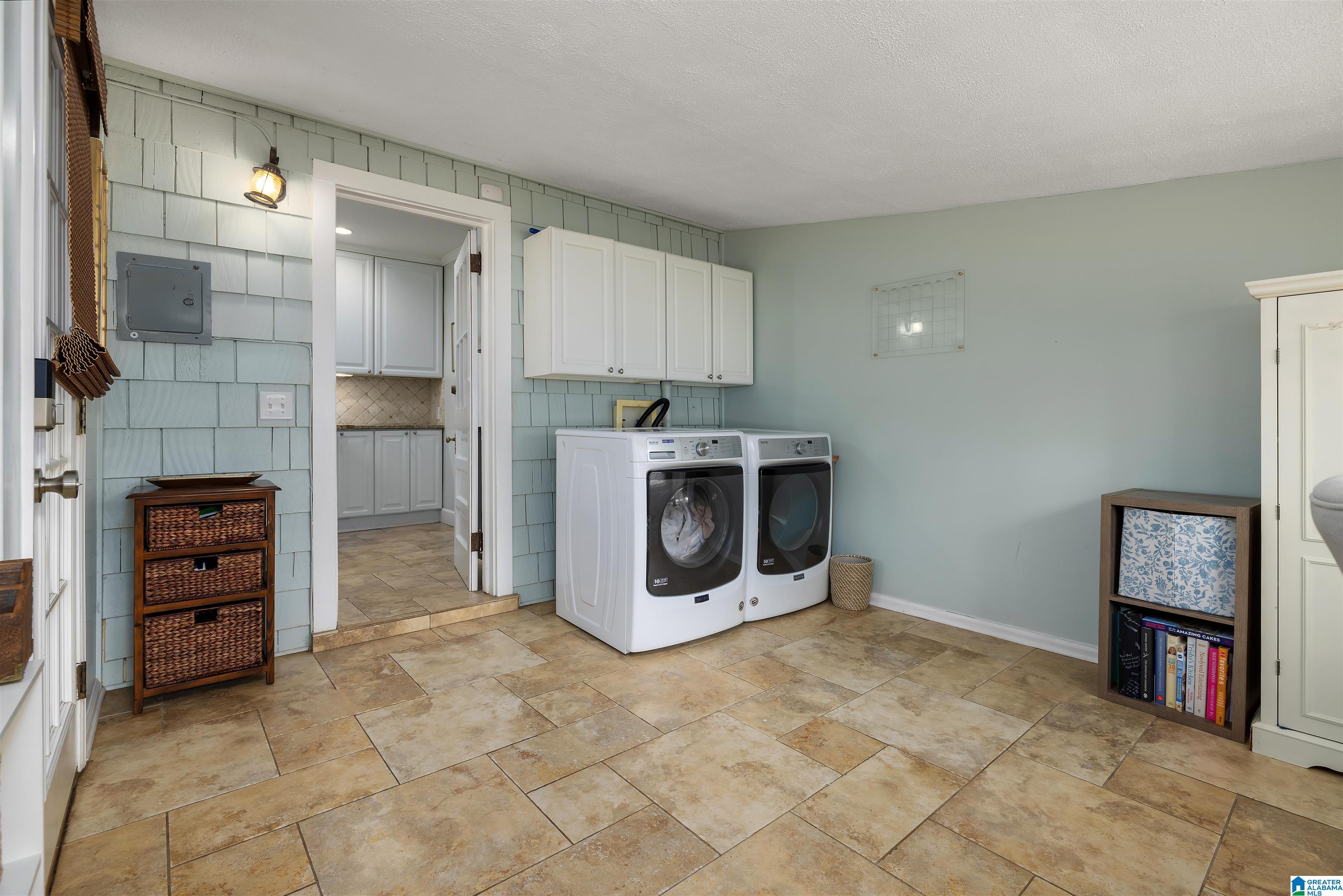 813 COLUMBIANA ROAD