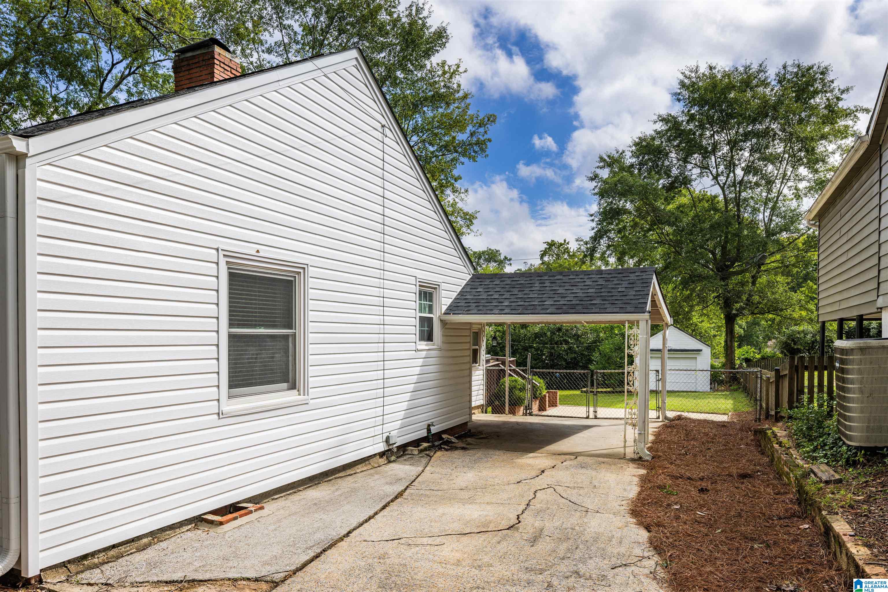 813 COLUMBIANA ROAD