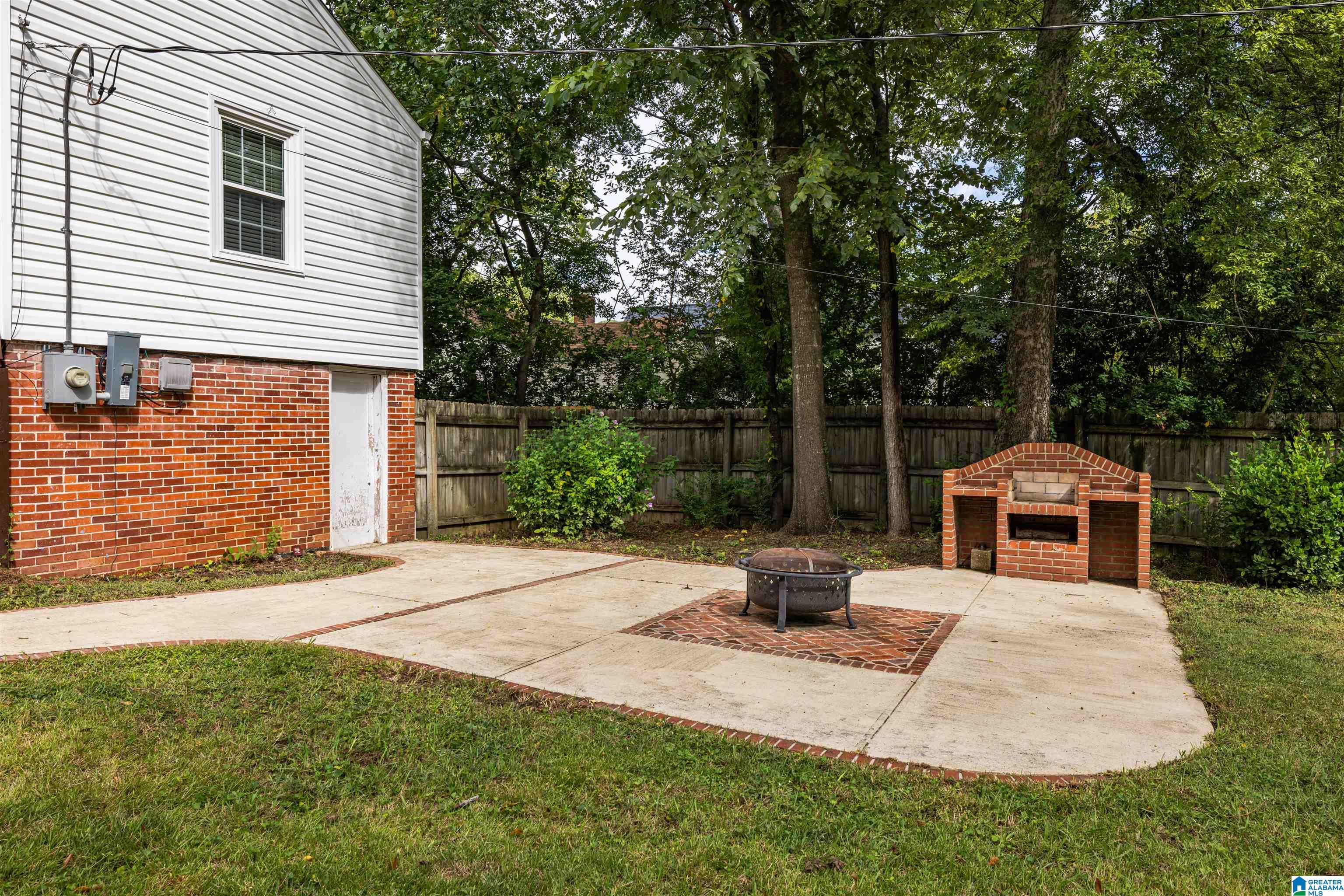 813 COLUMBIANA ROAD