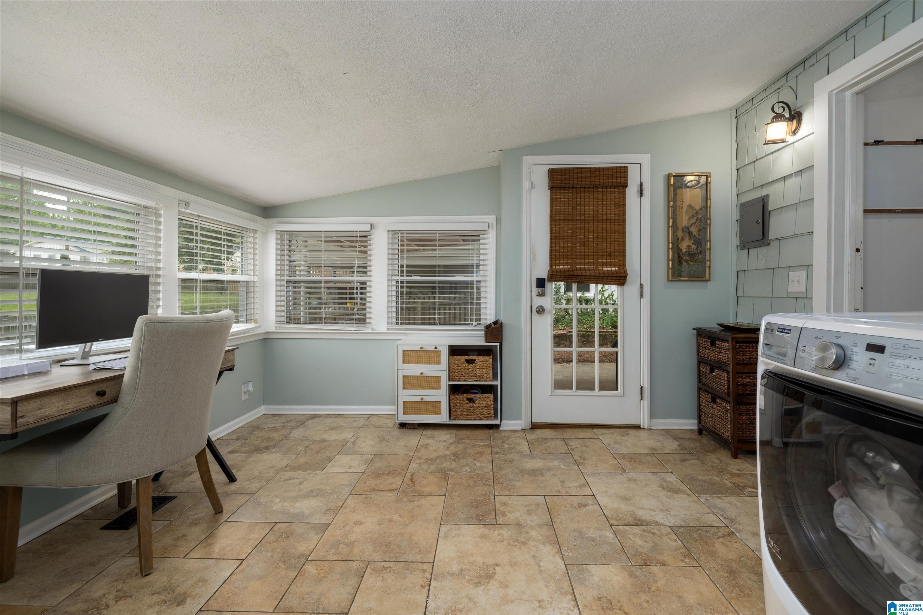 813 COLUMBIANA ROAD