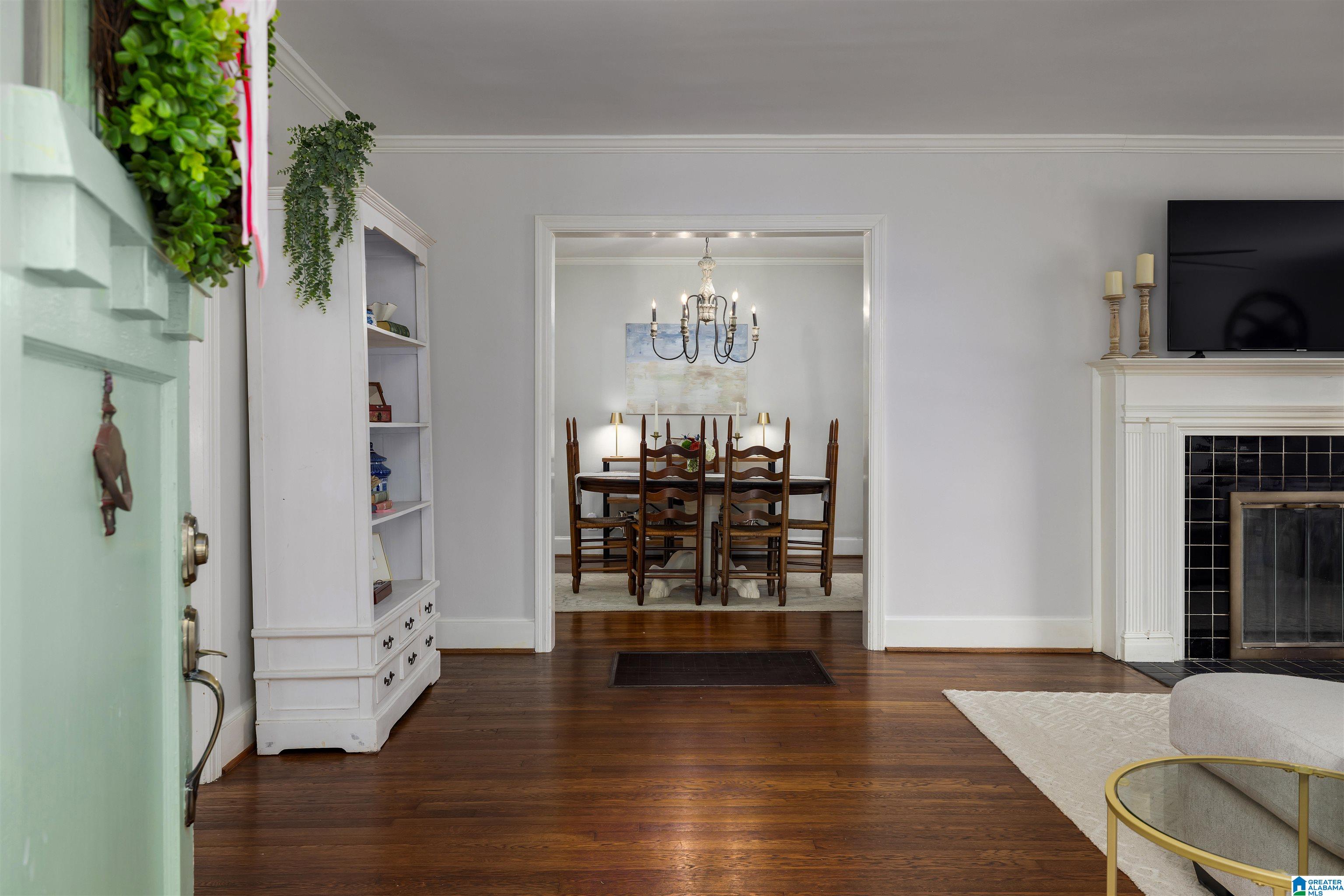 813 COLUMBIANA ROAD