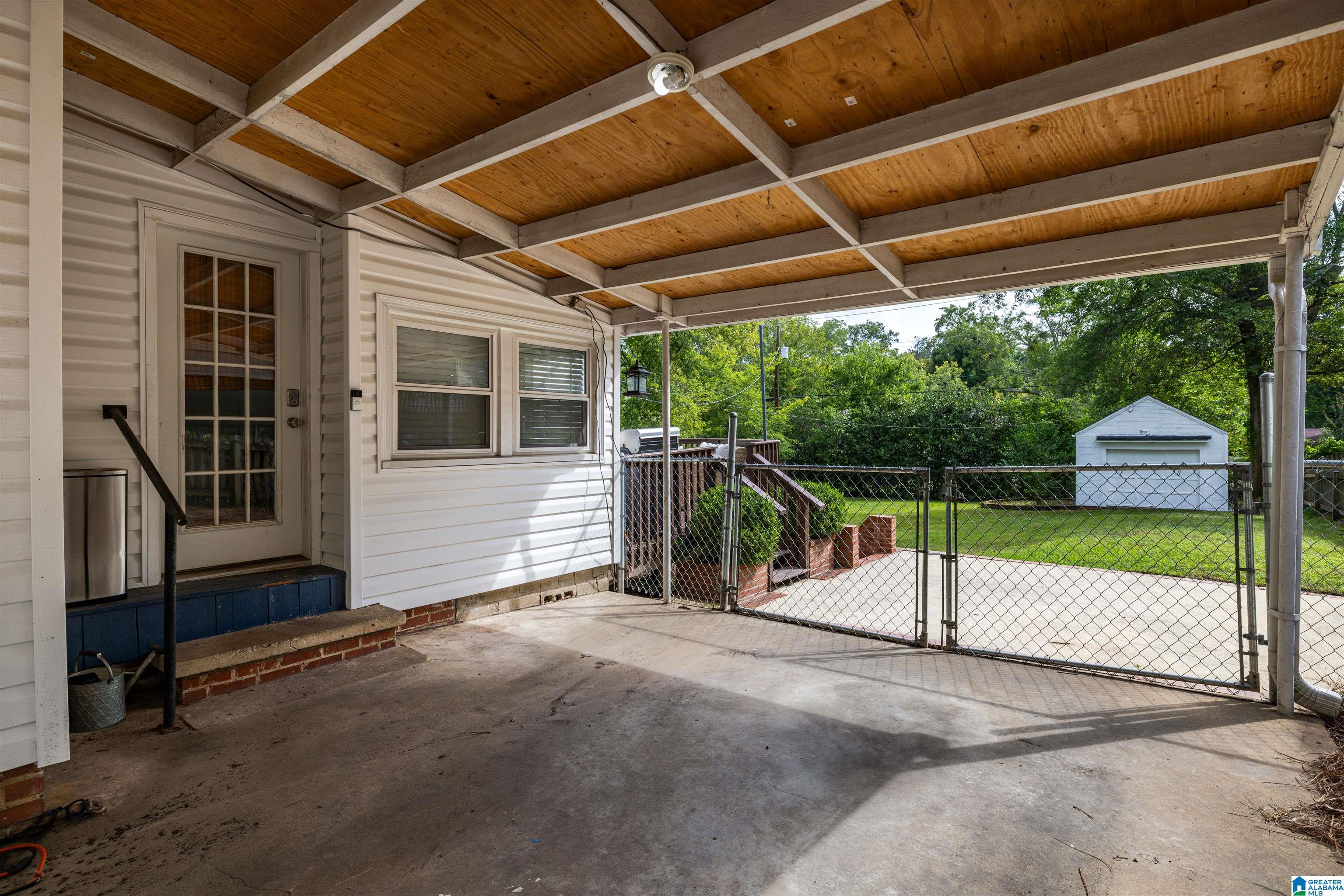 813 COLUMBIANA ROAD