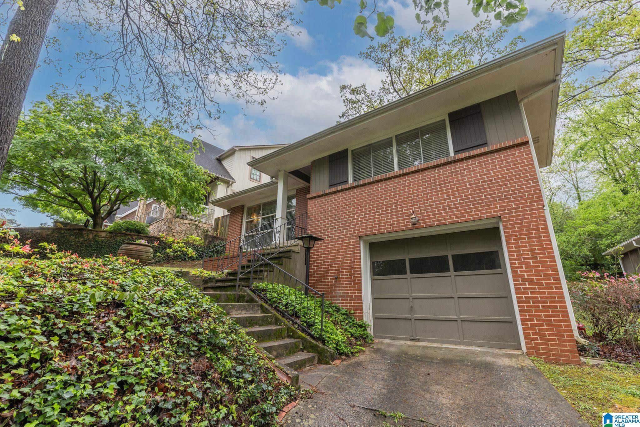 1082 COLUMBIANA ROAD