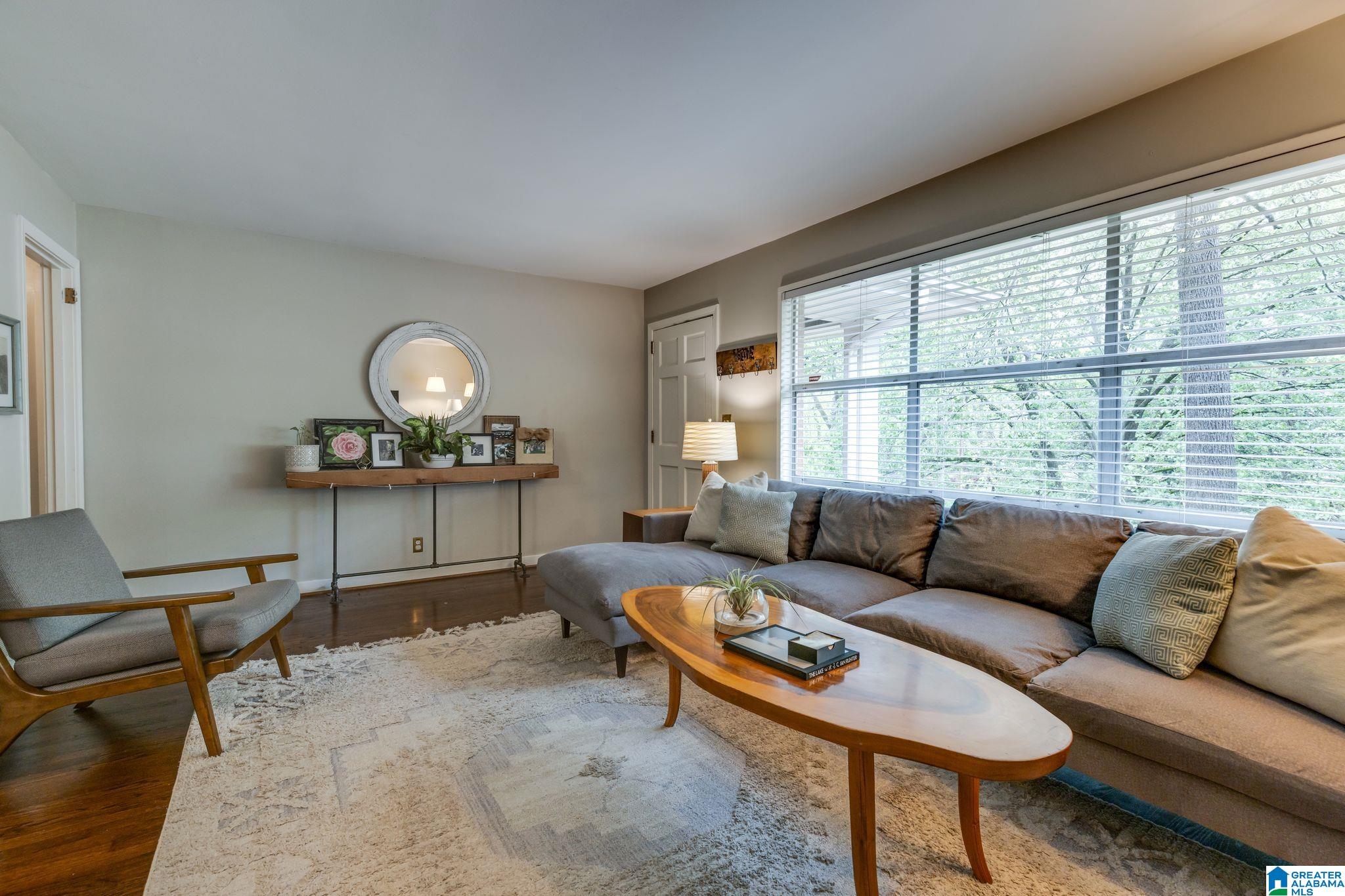 1082 COLUMBIANA ROAD