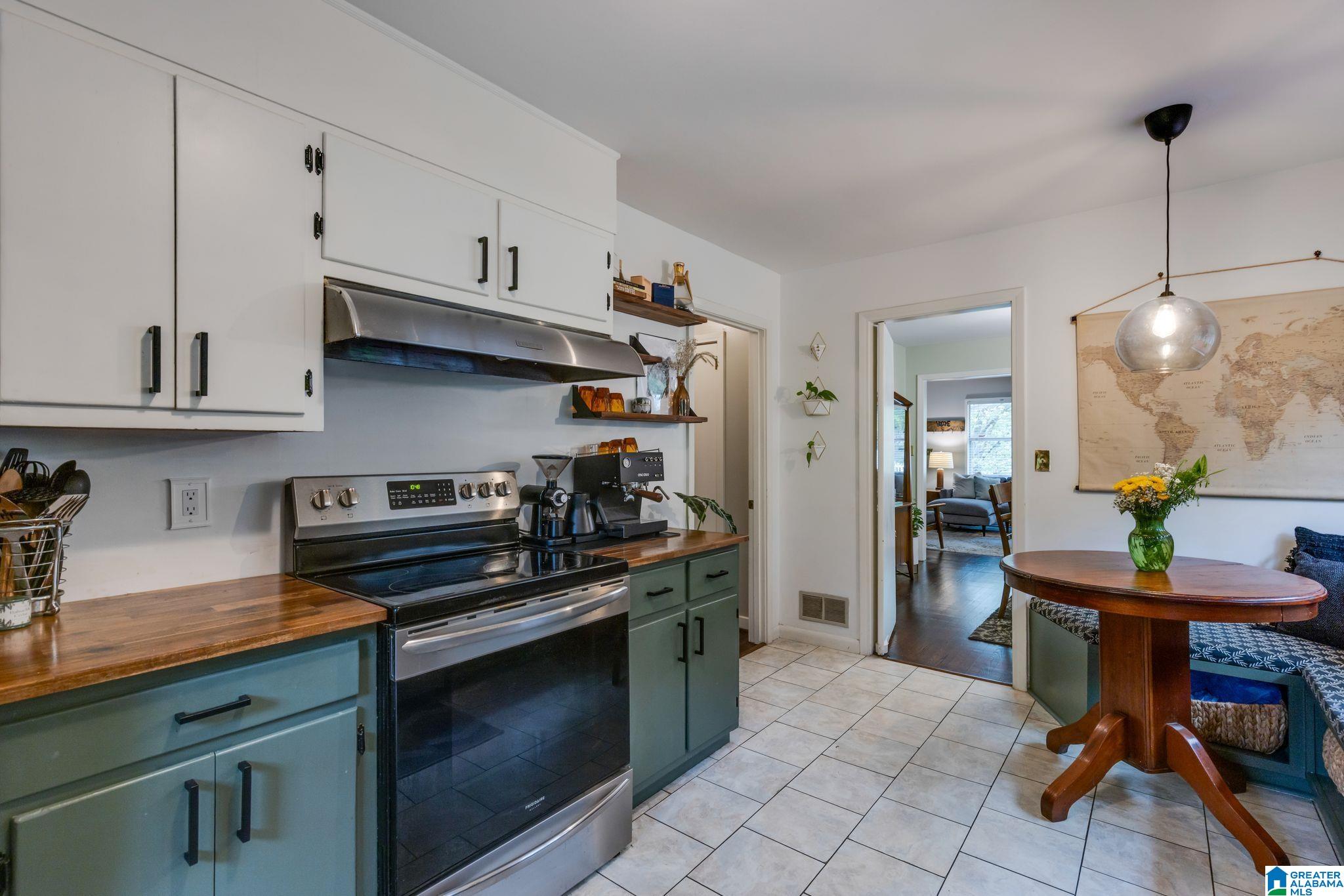 1082 COLUMBIANA ROAD