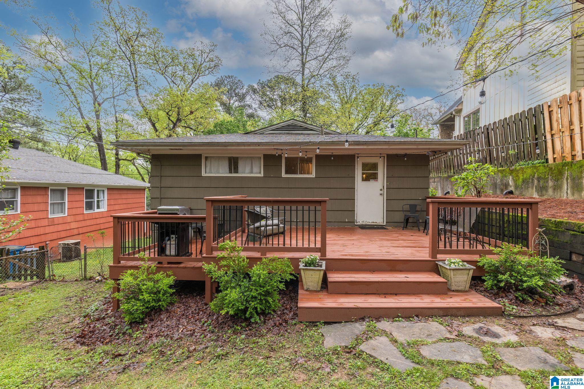 1082 COLUMBIANA ROAD