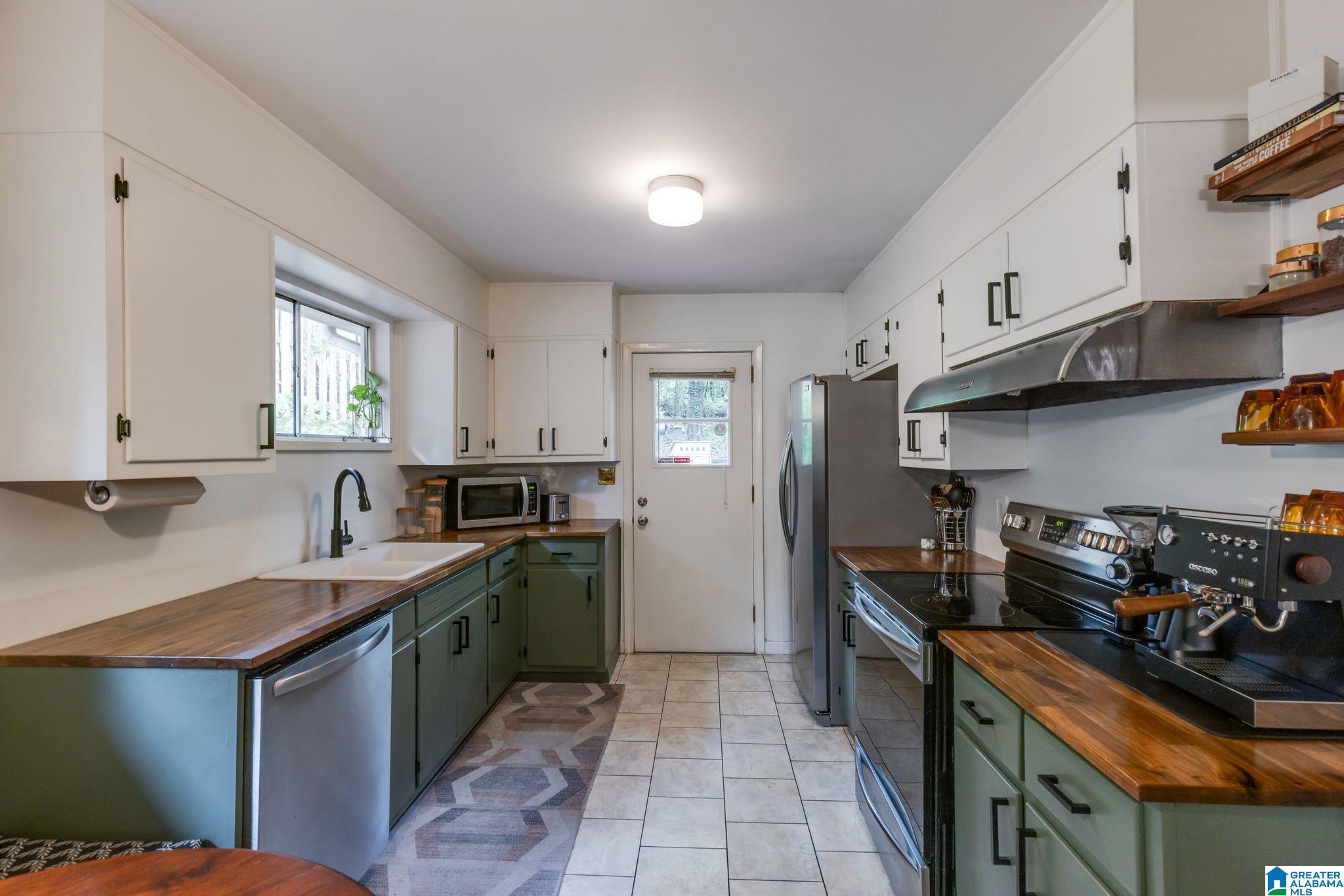 1082 COLUMBIANA ROAD