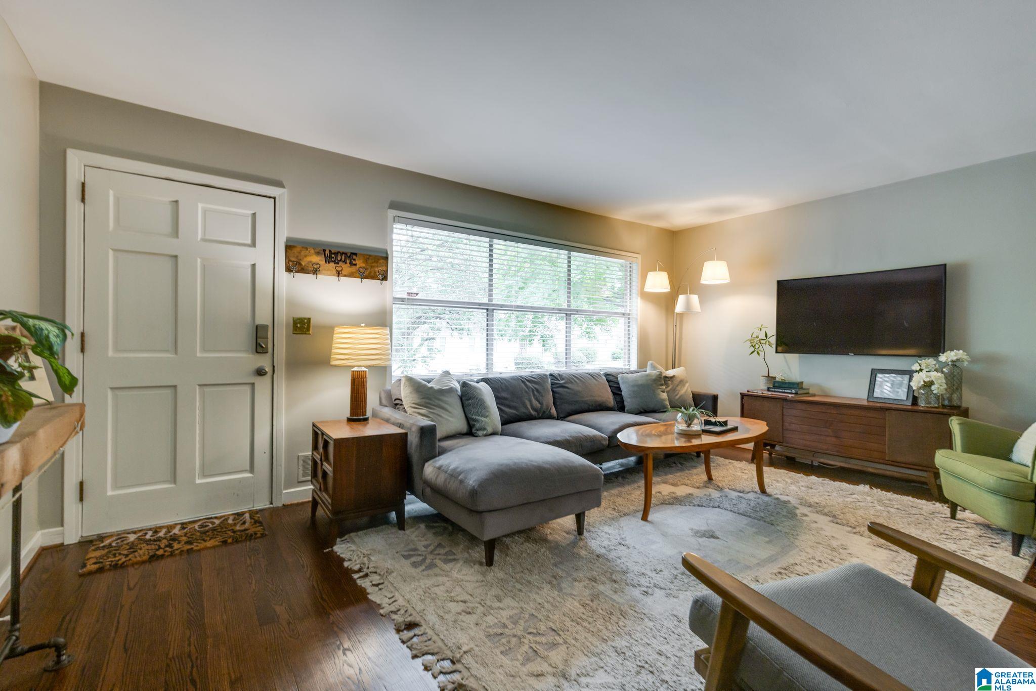 1082 COLUMBIANA ROAD