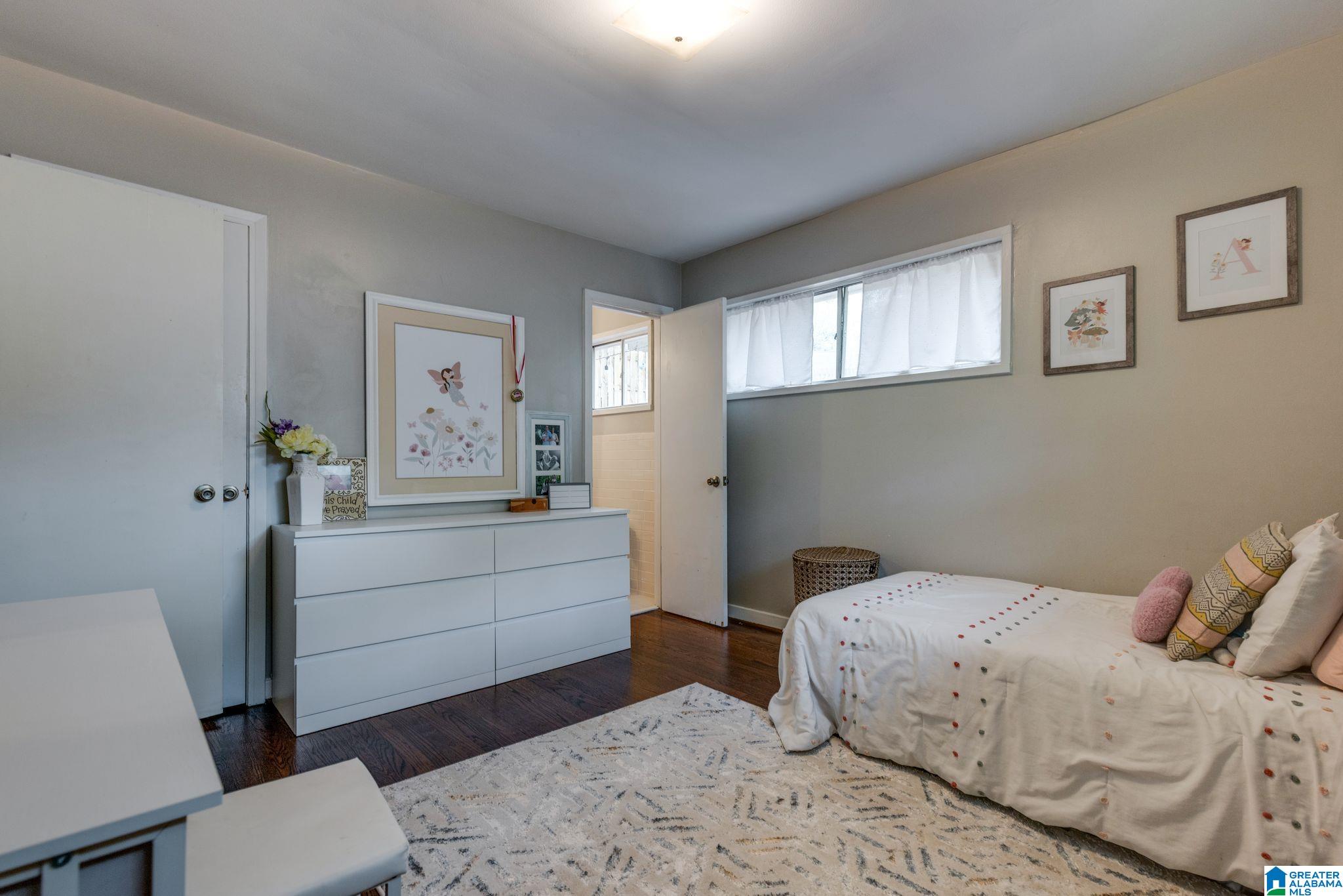 1082 COLUMBIANA ROAD