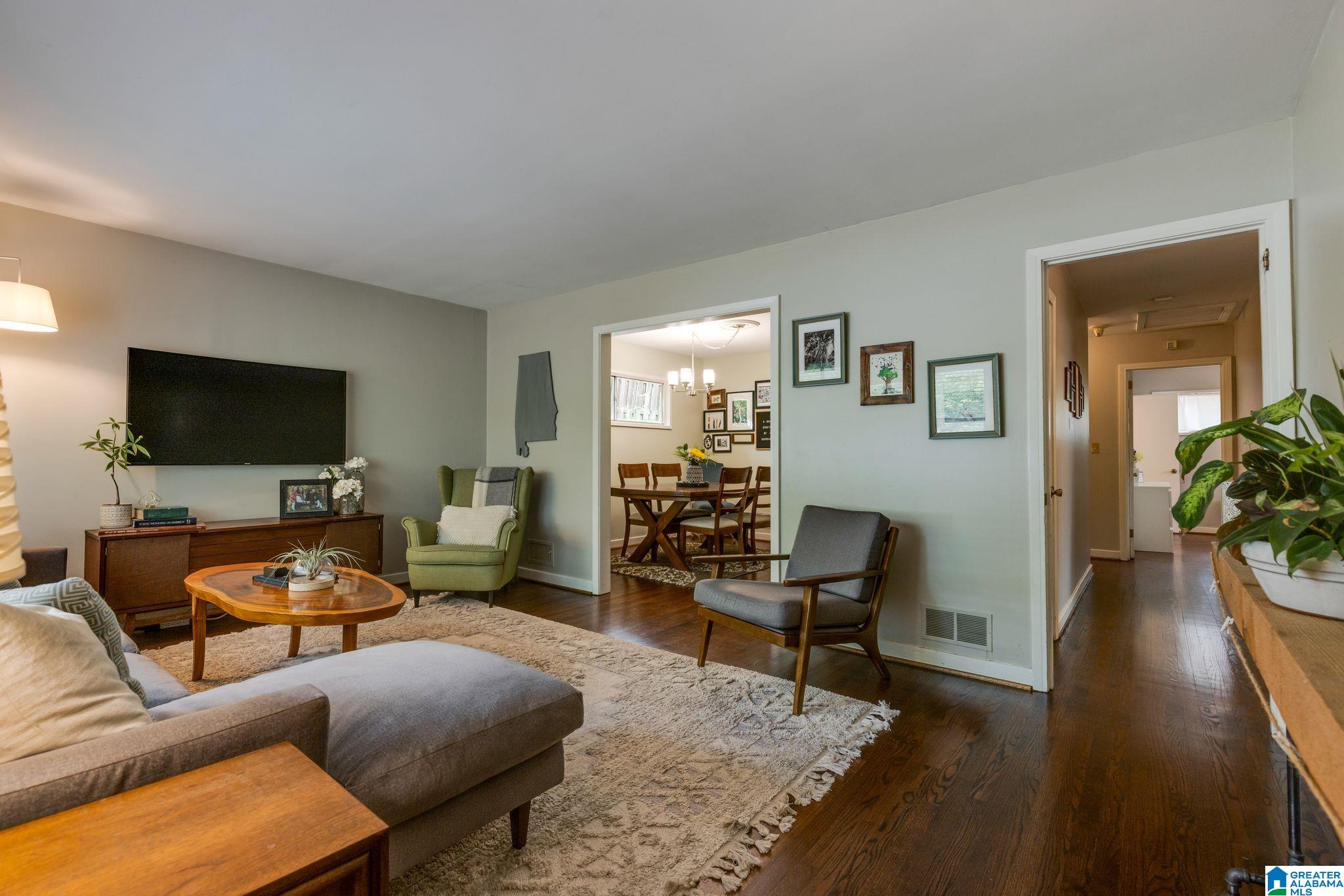 1082 COLUMBIANA ROAD