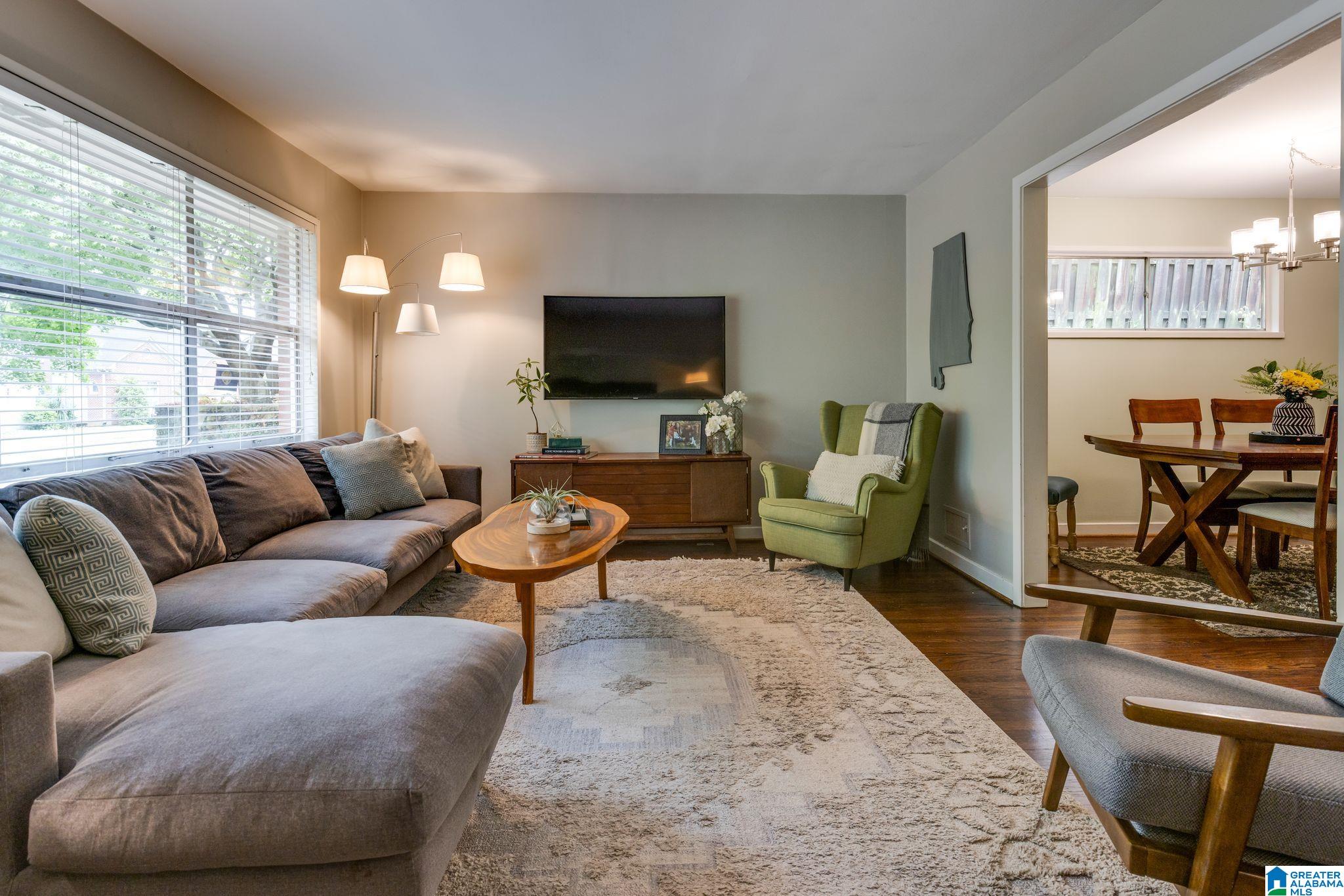 1082 COLUMBIANA ROAD