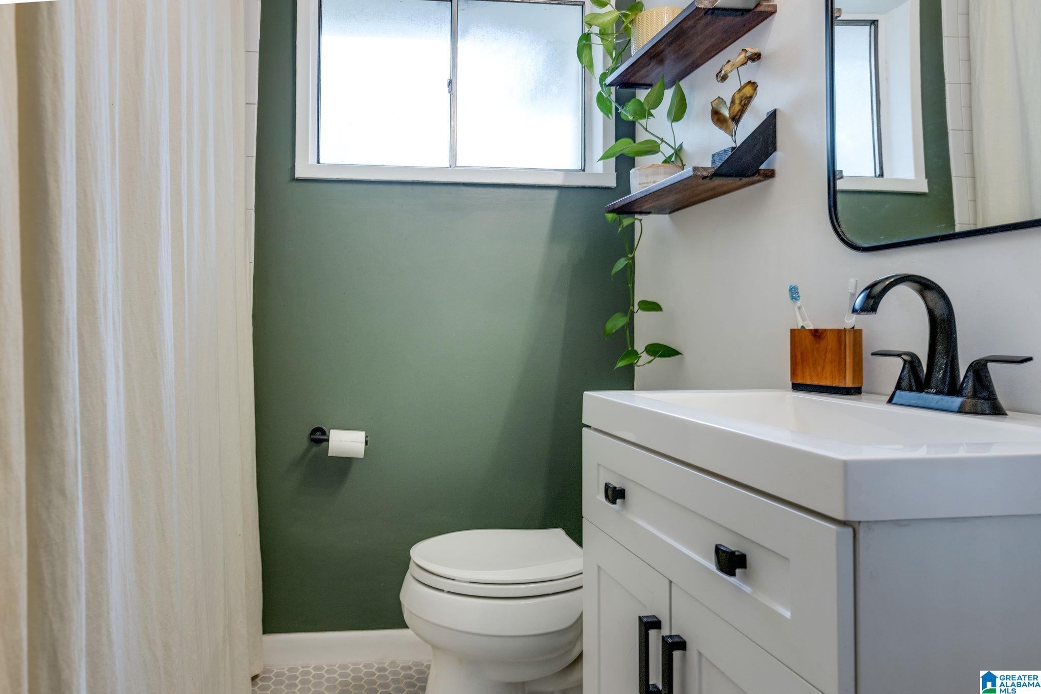 1082 COLUMBIANA ROAD