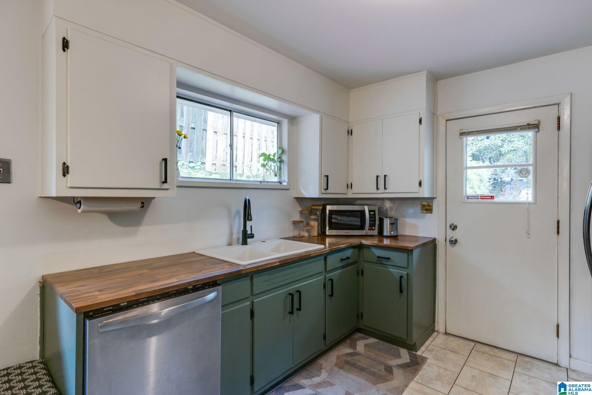 1082 COLUMBIANA ROAD