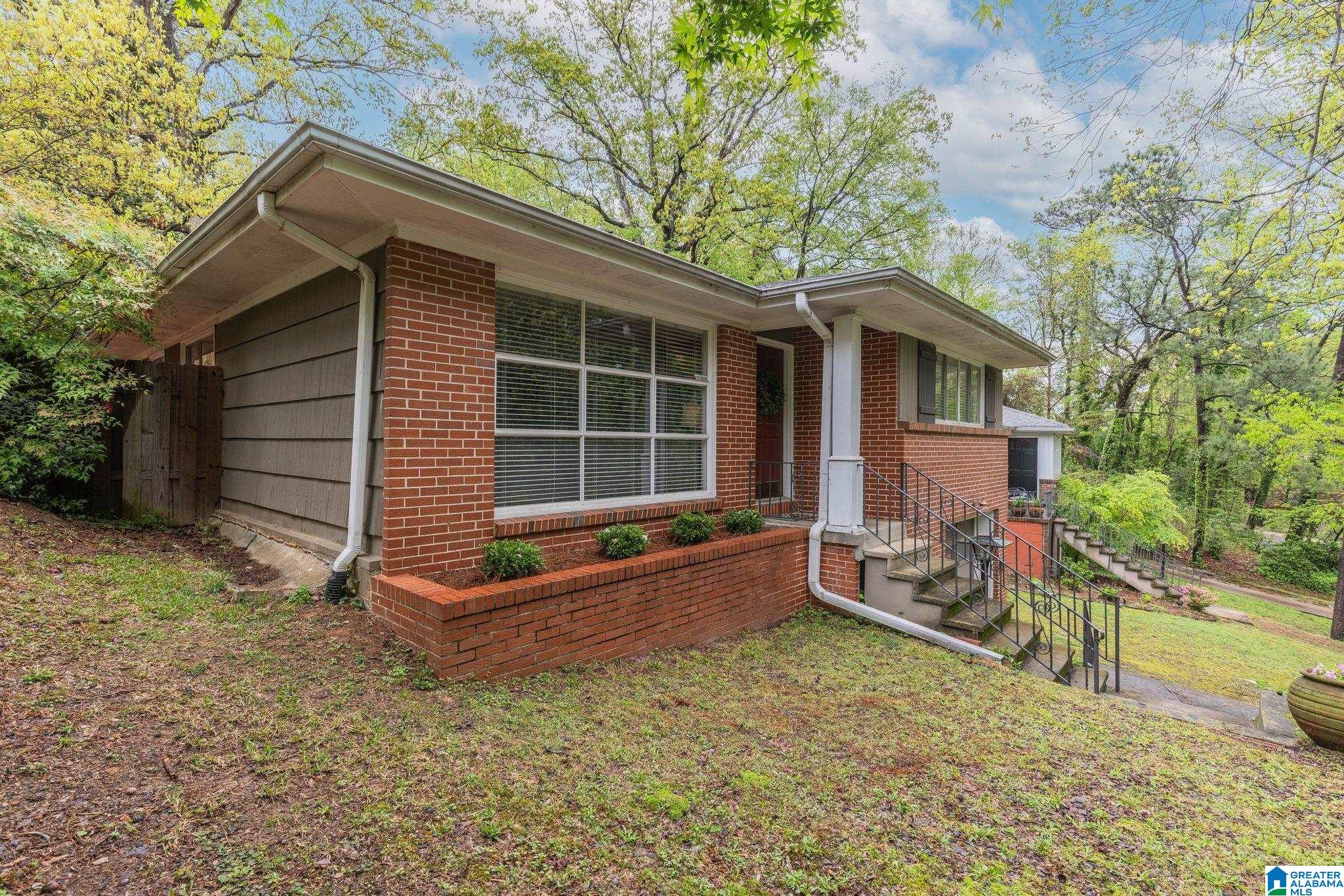 1082 COLUMBIANA ROAD