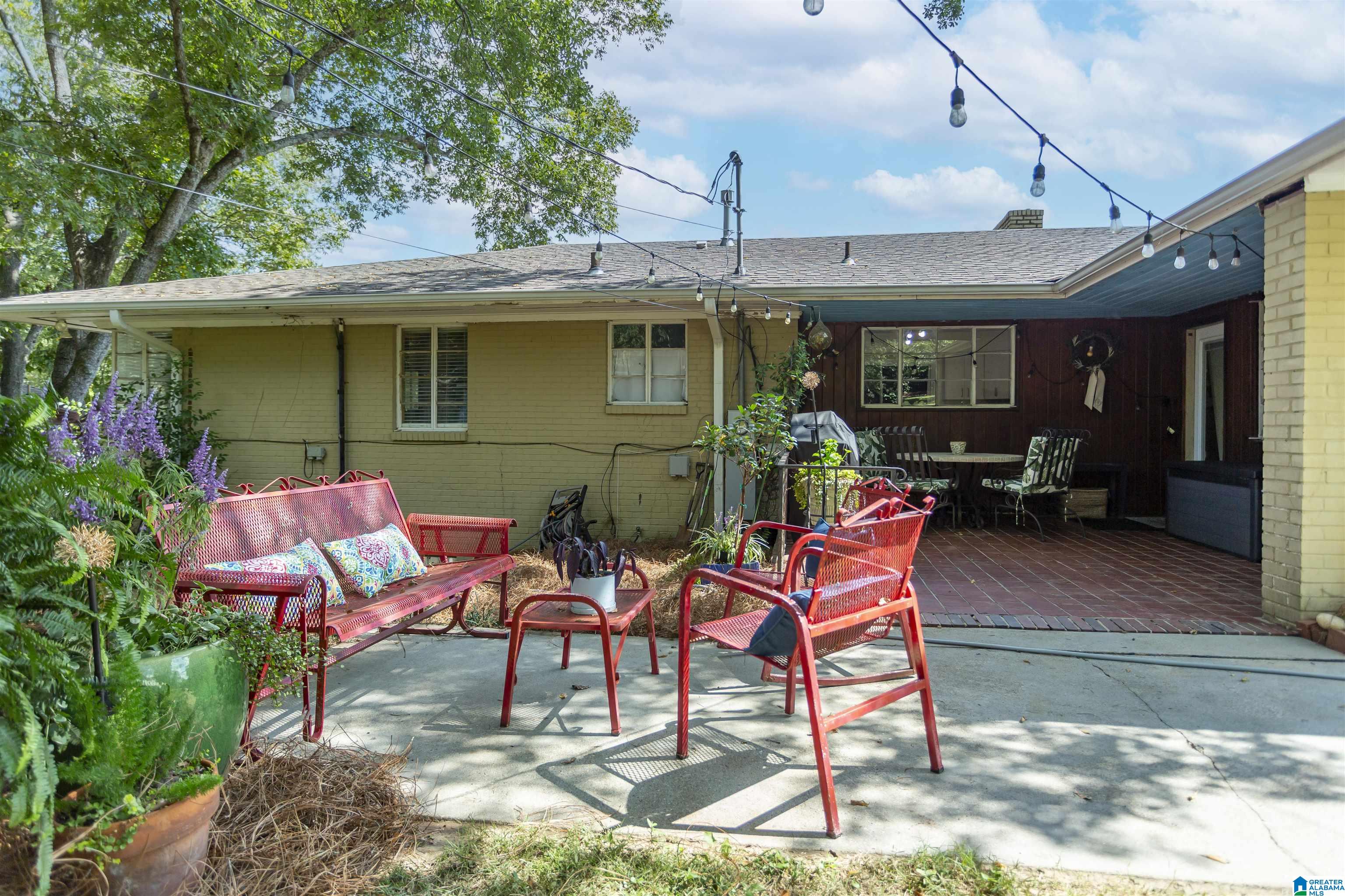 2216 CHESTNUT ROAD