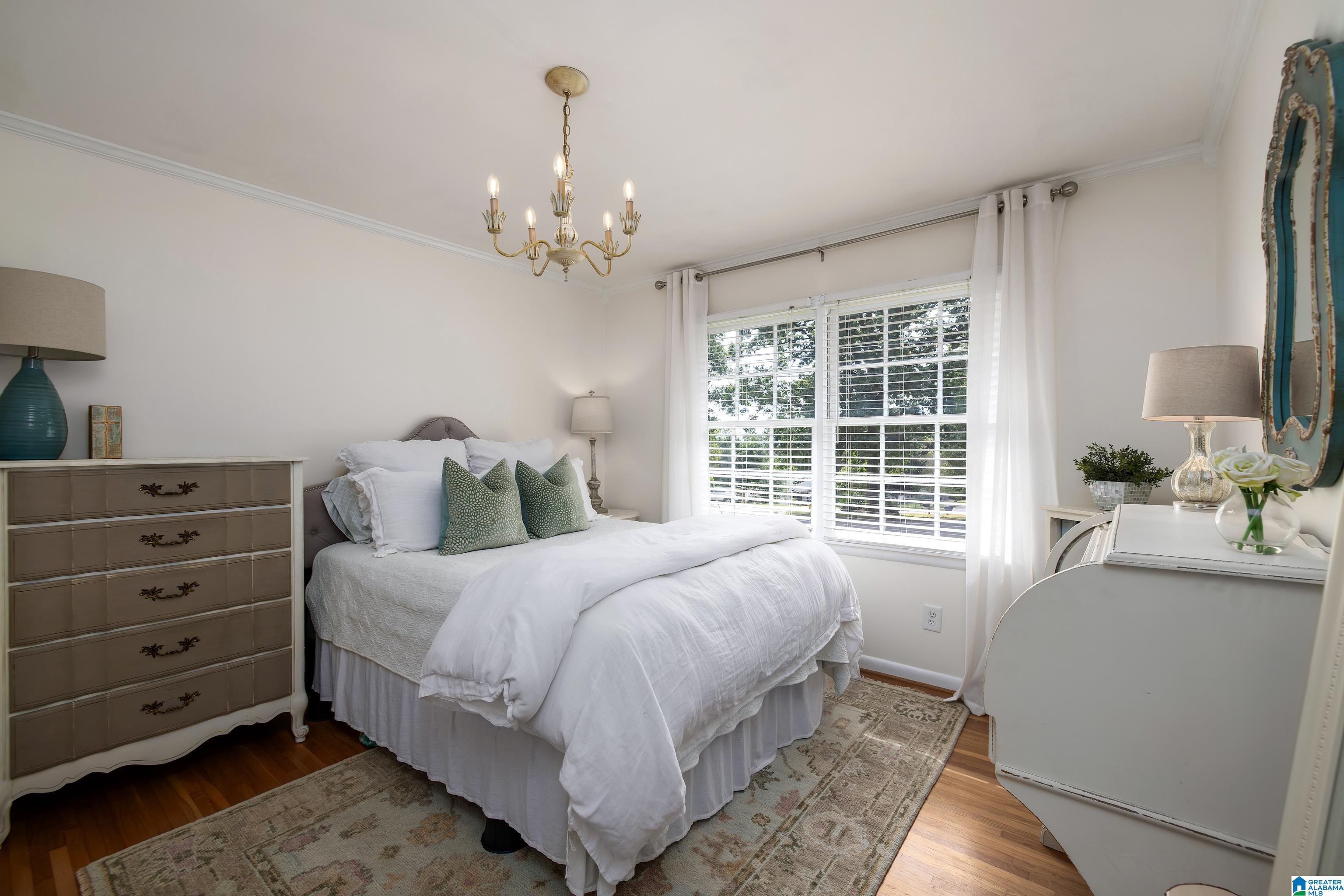 1512 LINDA VISTA DRIVE