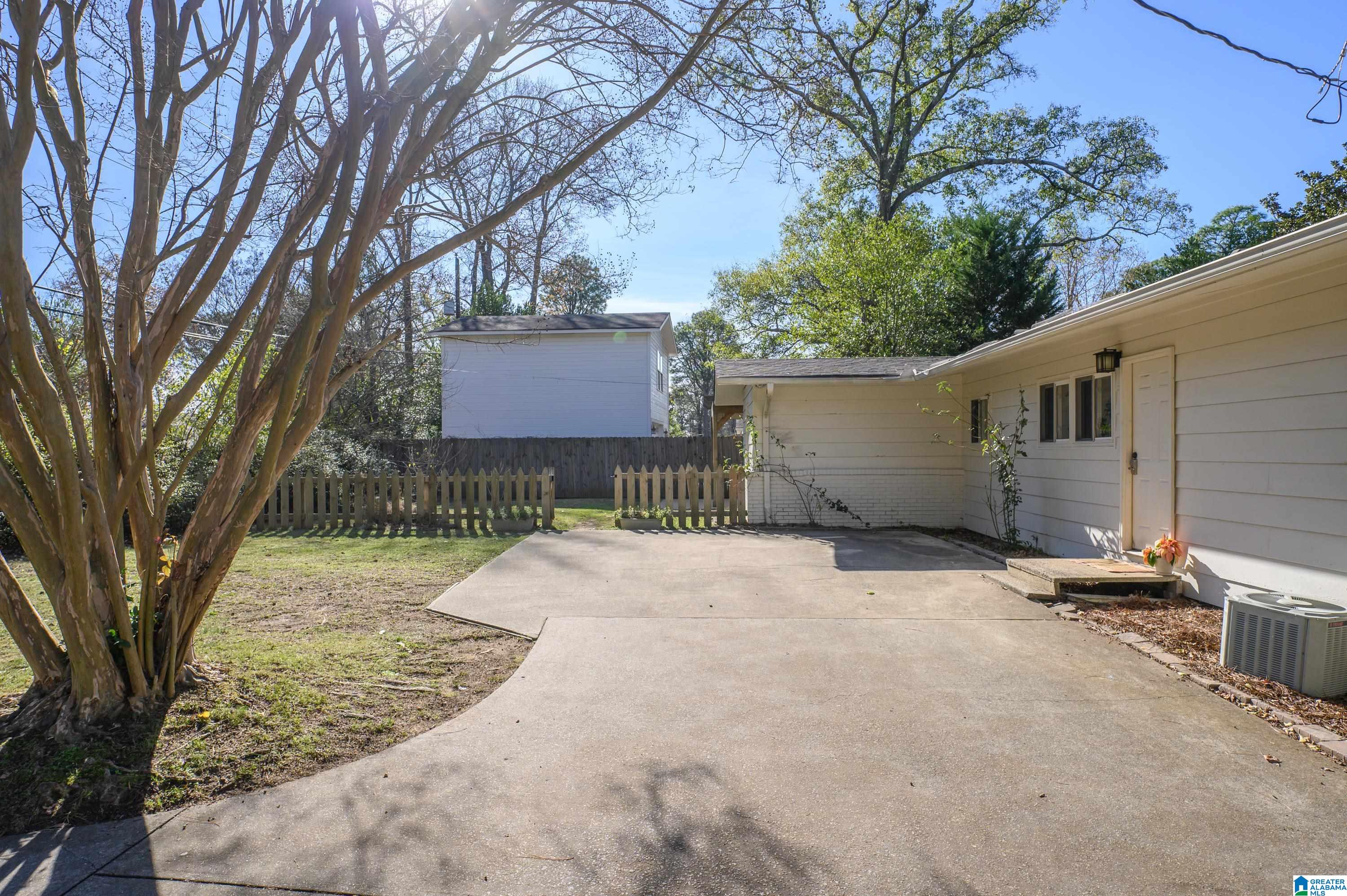 1637 BARRY AVENUE