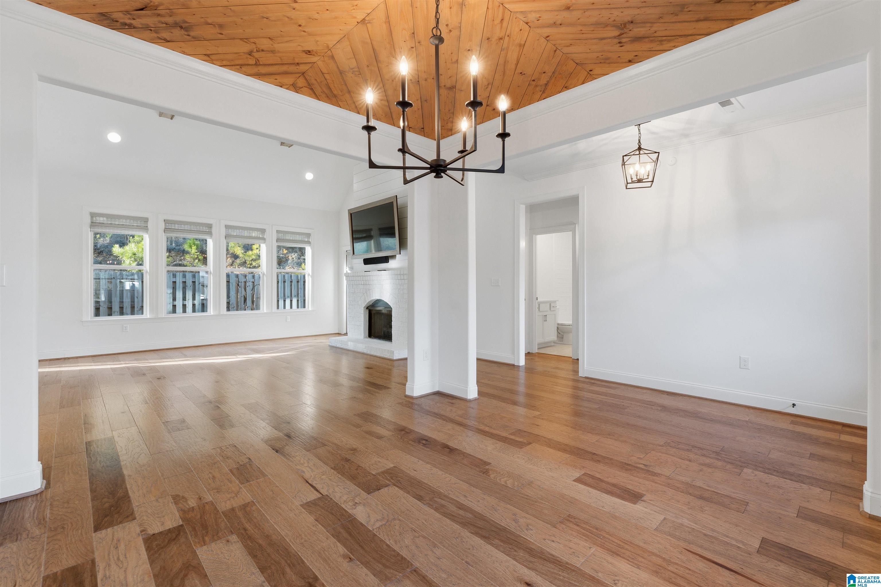 213 KINROSS CIRCLE