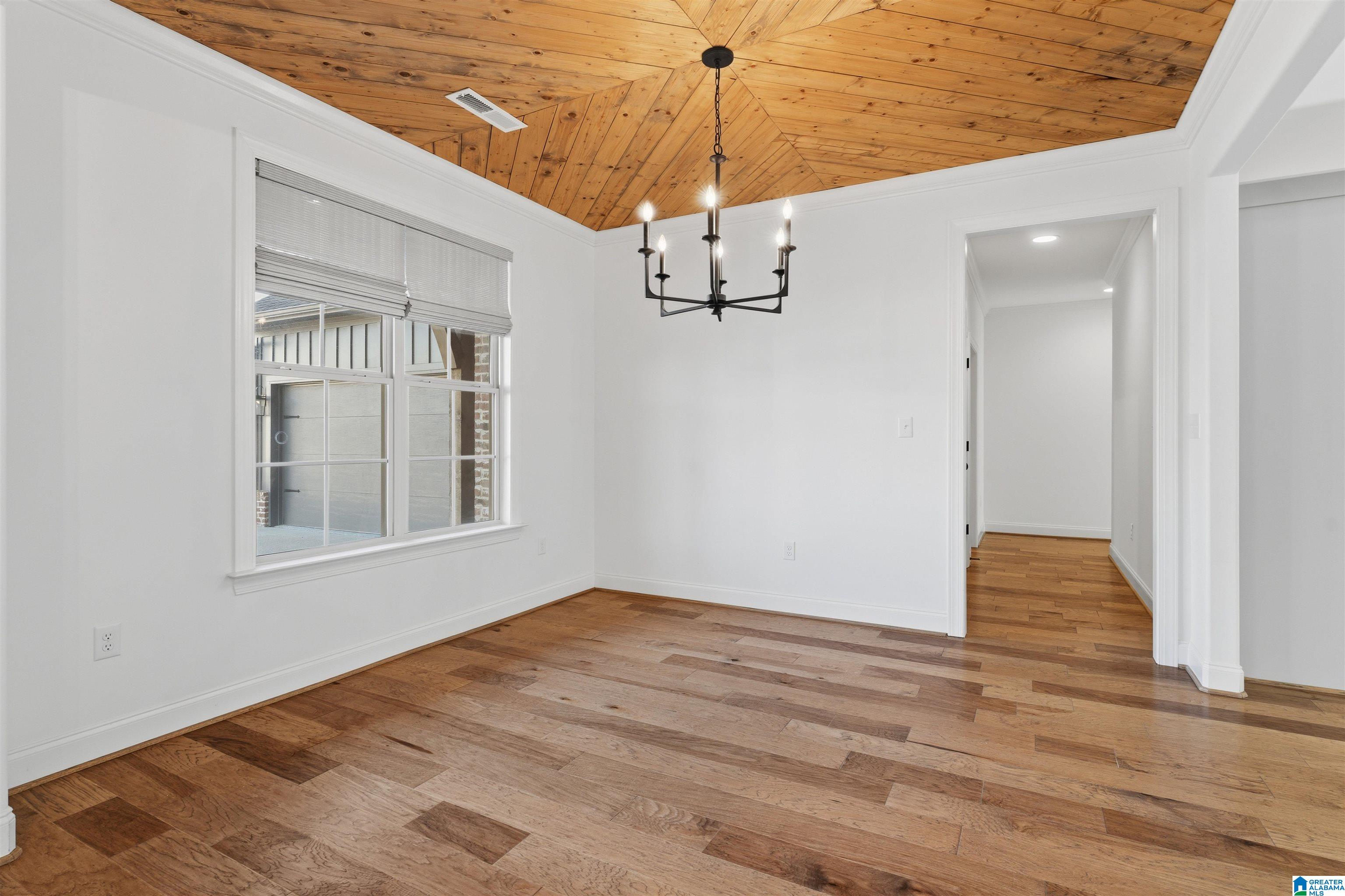 213 KINROSS CIRCLE