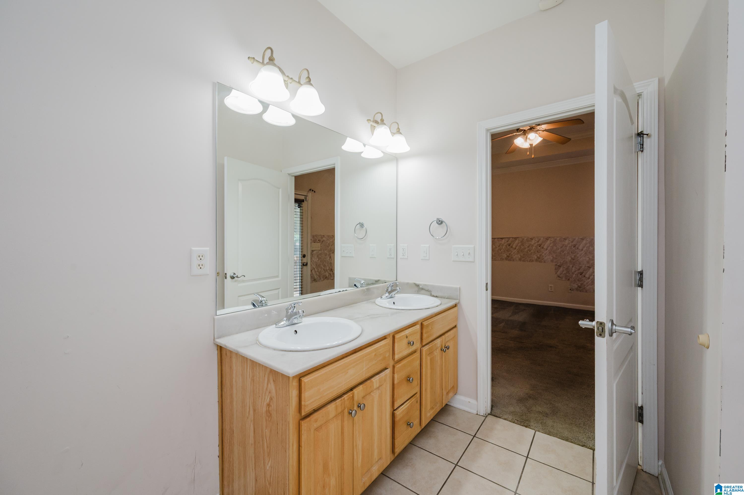 2733 OXMOOR WAY